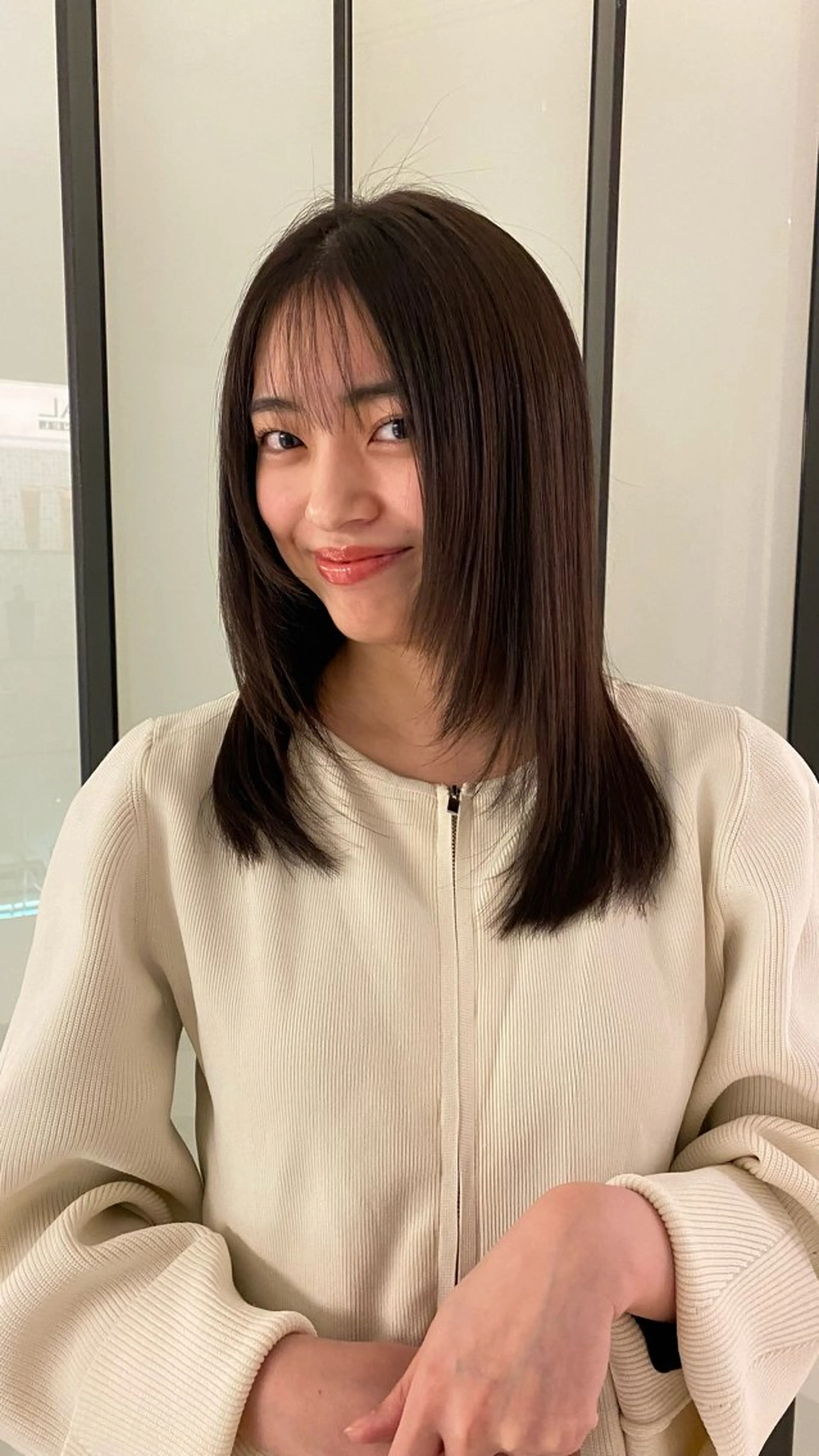 セミロング 高山沙来/ストレート パーマ特化/縮毛矯正のヘアスタイル