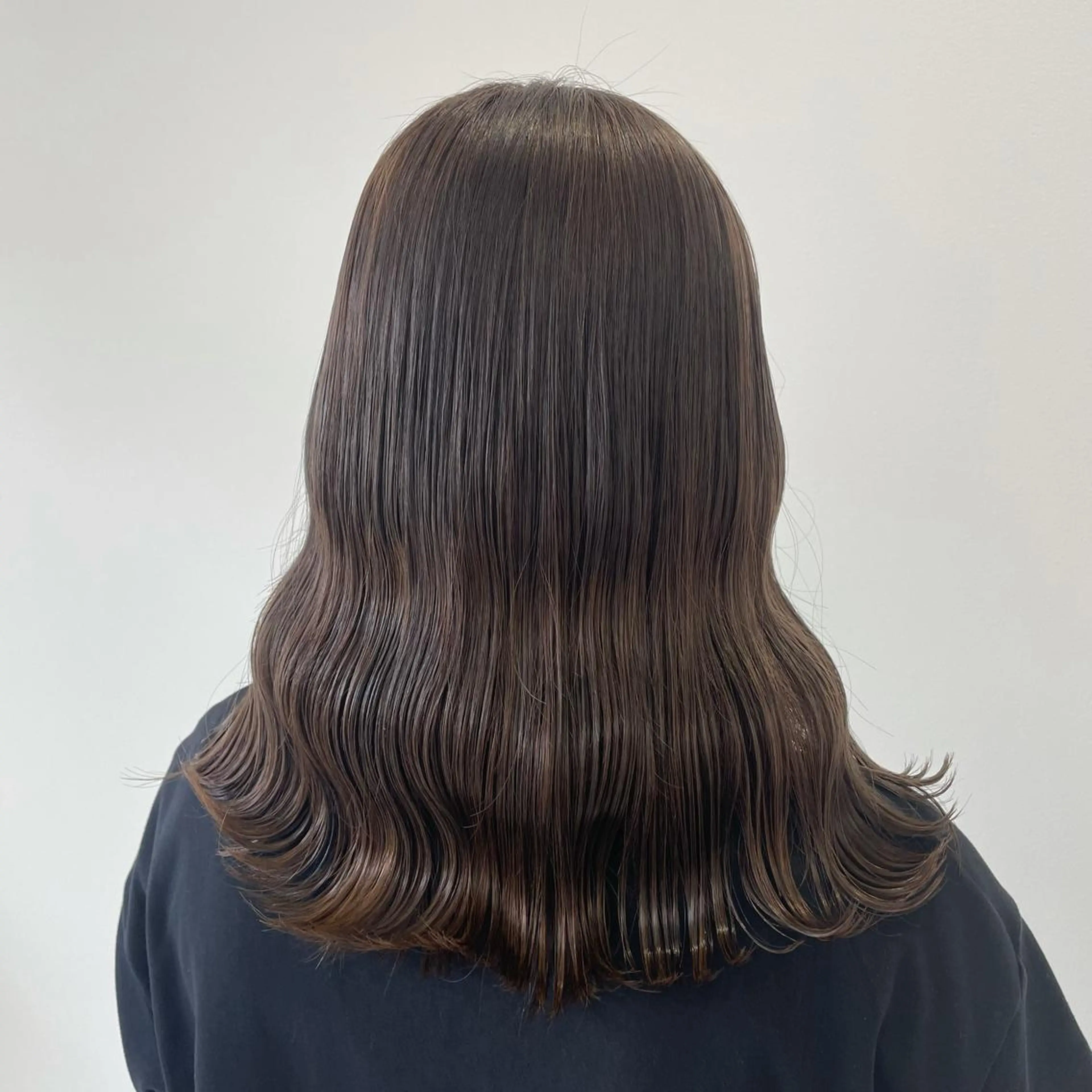 ミディアム カラー ヘアアレンジ ブリーチ・縮毛矯正 三島佳音のヘアスタイル