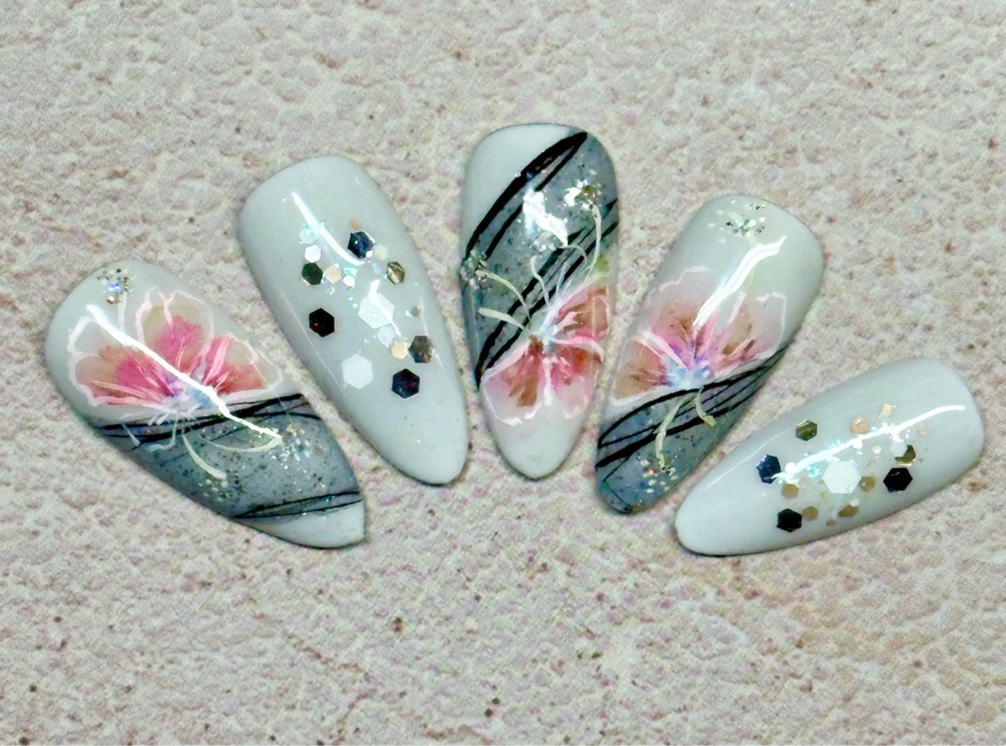 ネイル キラキラネイル マグネットネイル ミラーネイル ニュアンスネイル ワンカラーネイル M.N_ nailのネイルデザイン