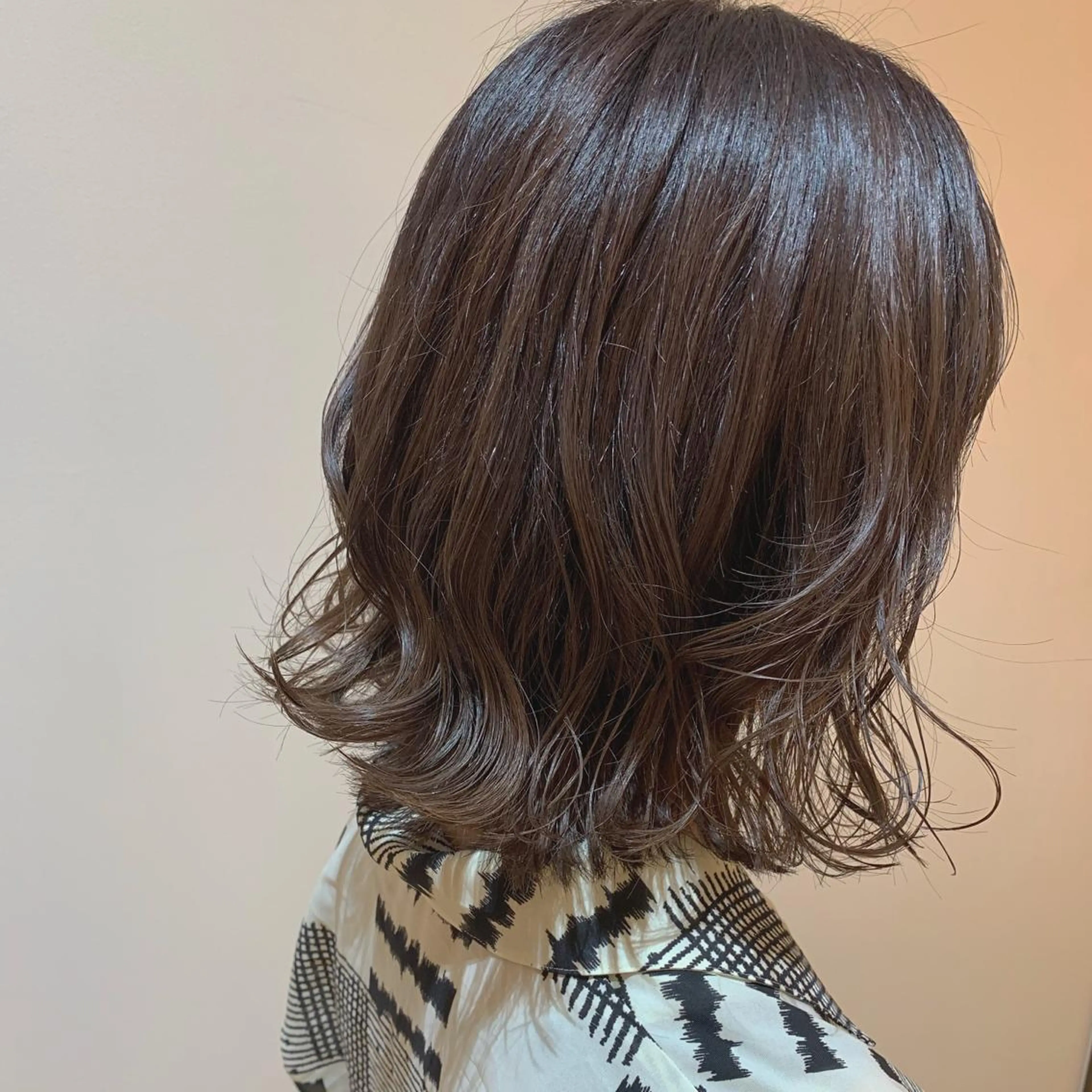 ミディアム カラー 齊藤 衣梨佳のヘアスタイル