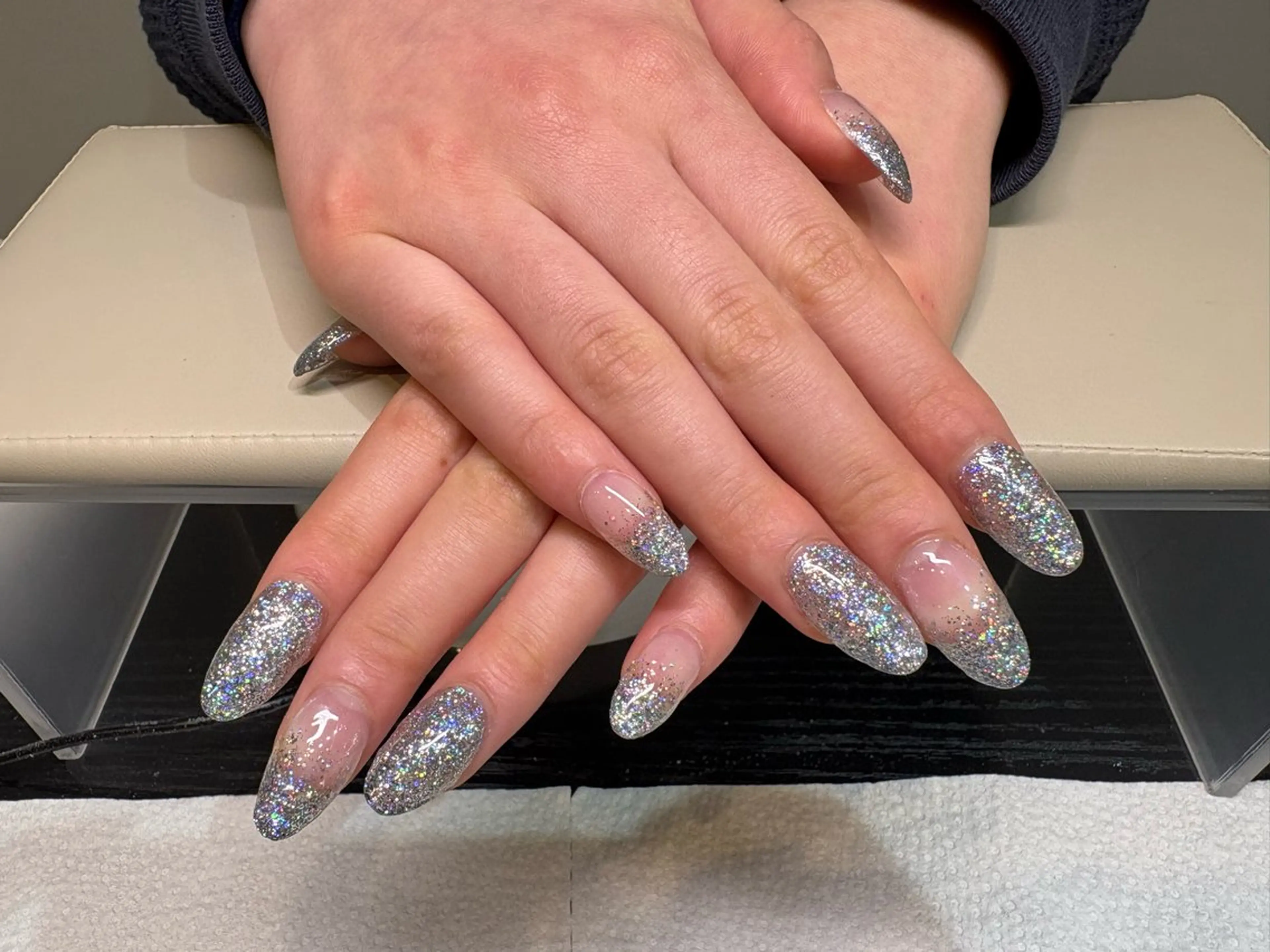 ネイル 長さ出し ラメ(グリッター) ラメグラデーション ハンドネイル manami 🕊️のネイルデザイン
