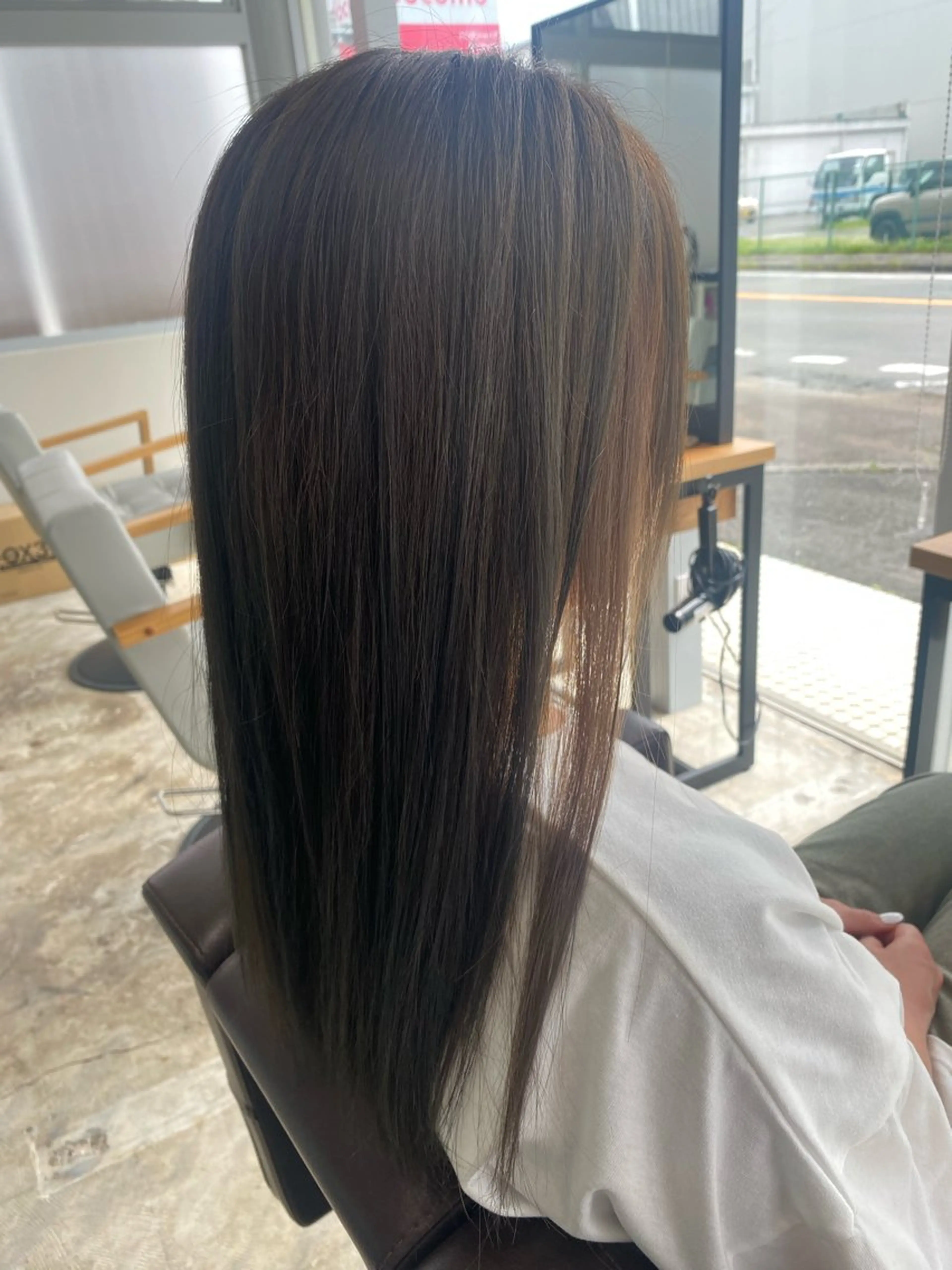 カラー イヤリングカラー . SHIZUKAのヘアスタイル