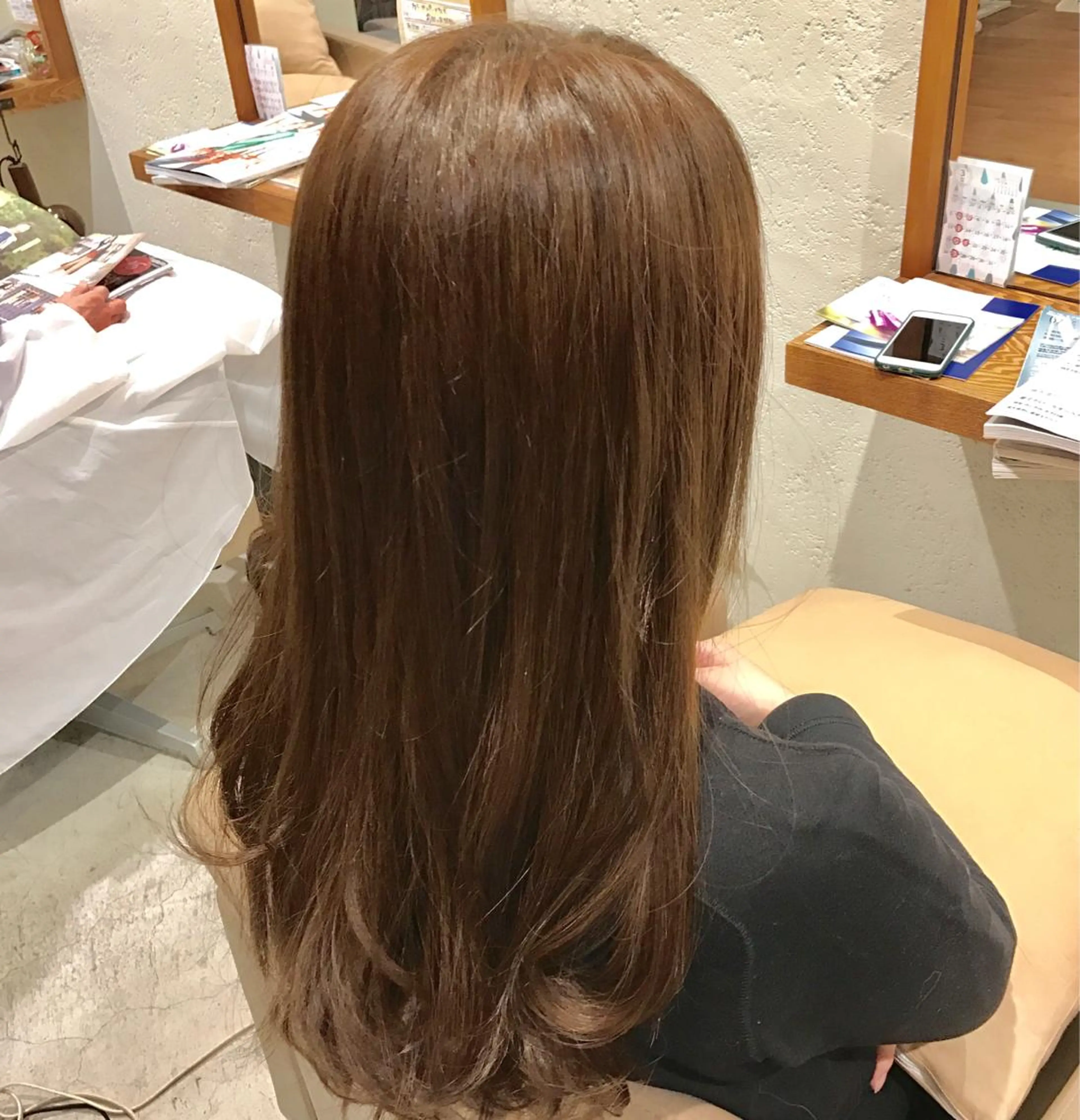 ロング カラー アッシュ ベージュカラー 磯貝 美徳のヘアスタイル