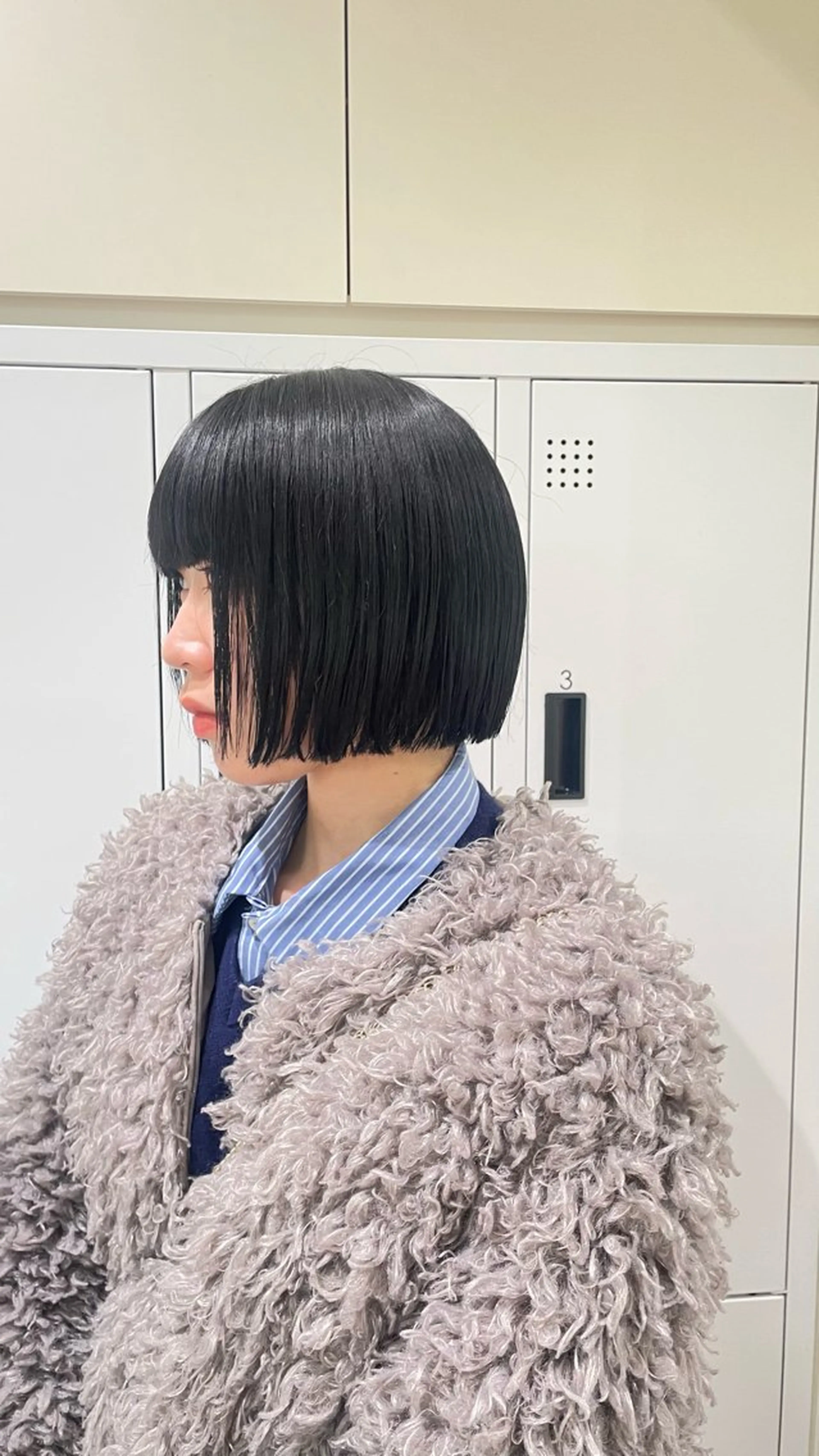 ショート カラー 垢抜け小顔レイヤー オリーブ/スミレのヘアスタイル