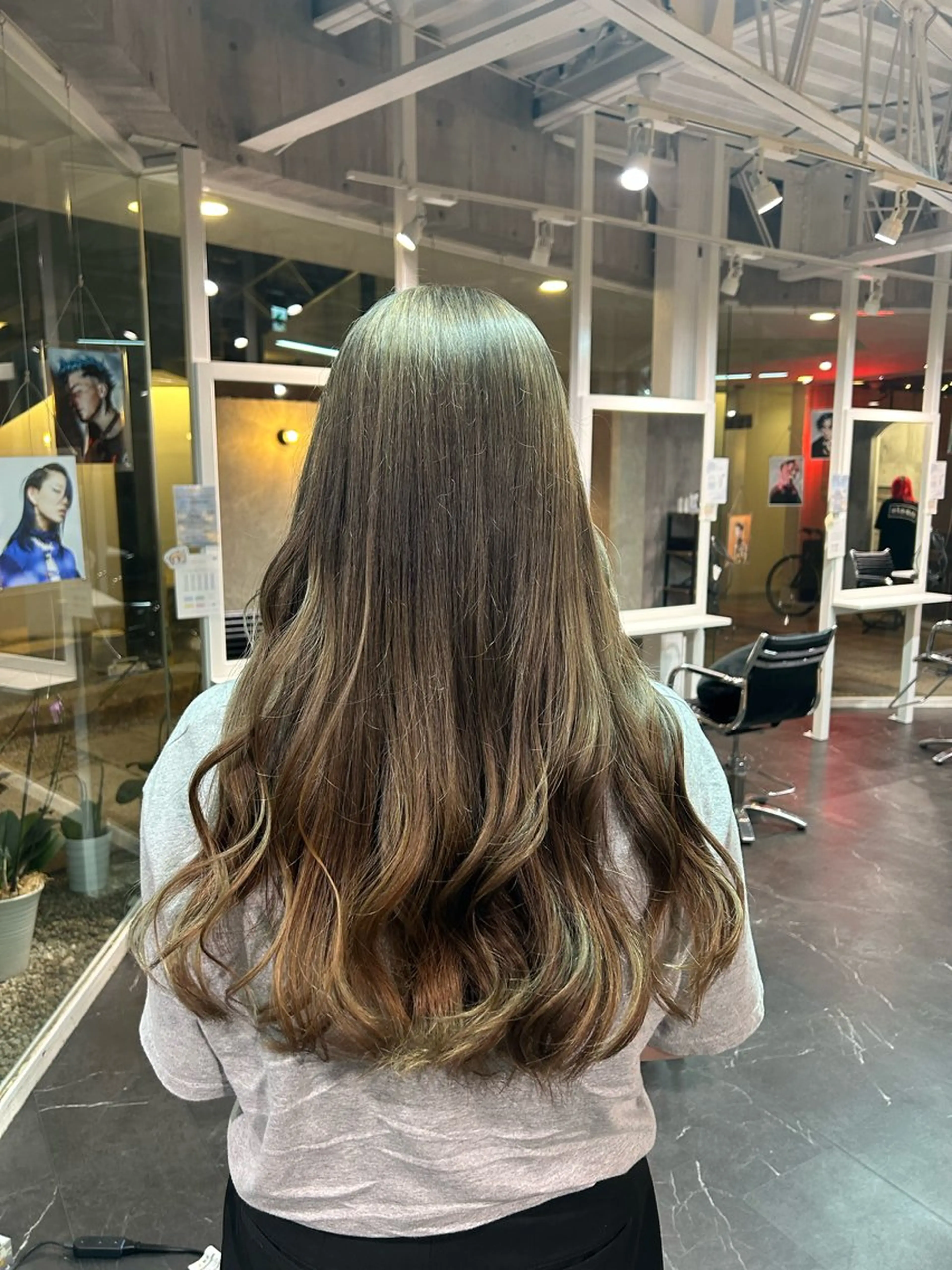 ロング 寺澤 歩佳のヘアスタイル