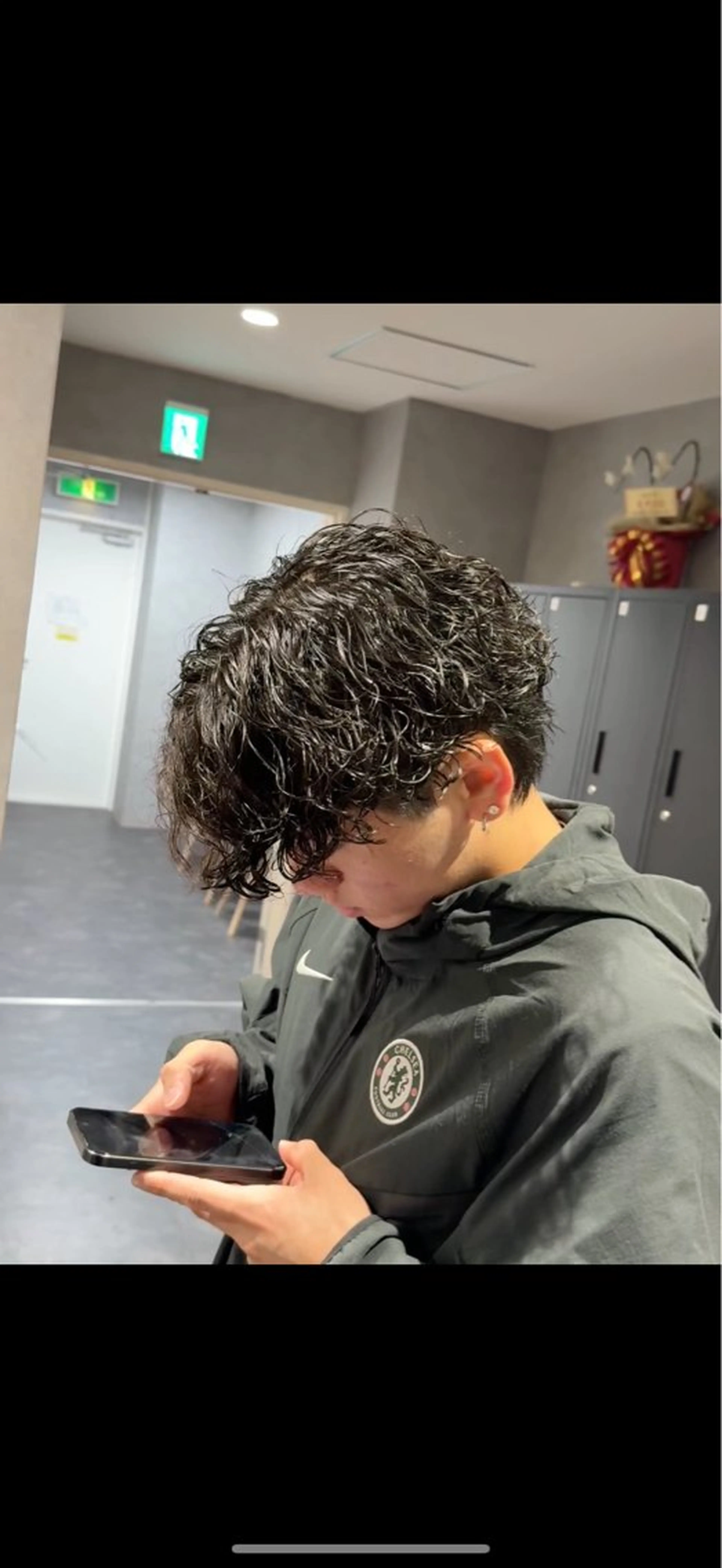 ミディアム パーマ メンズ ミディアムパーマ メンズパーマ スパイラルパーマ カット パーマ メンズパーマ特化 美容師kouyaのヘアスタイル