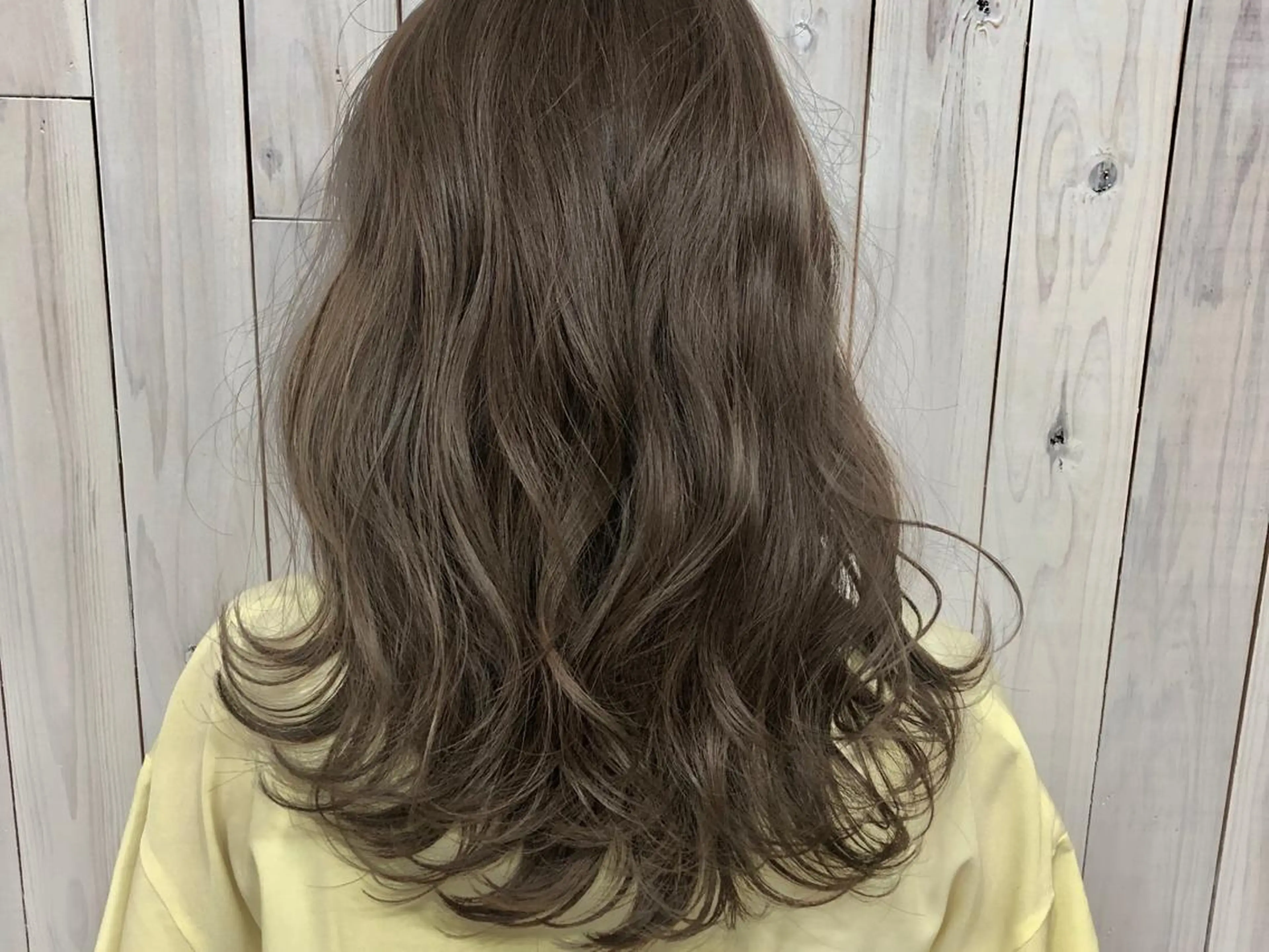 セミロング カラー パーマ ベージュカラー ヘアカラー トリートメント Rowel ローウェルのヘアスタイル