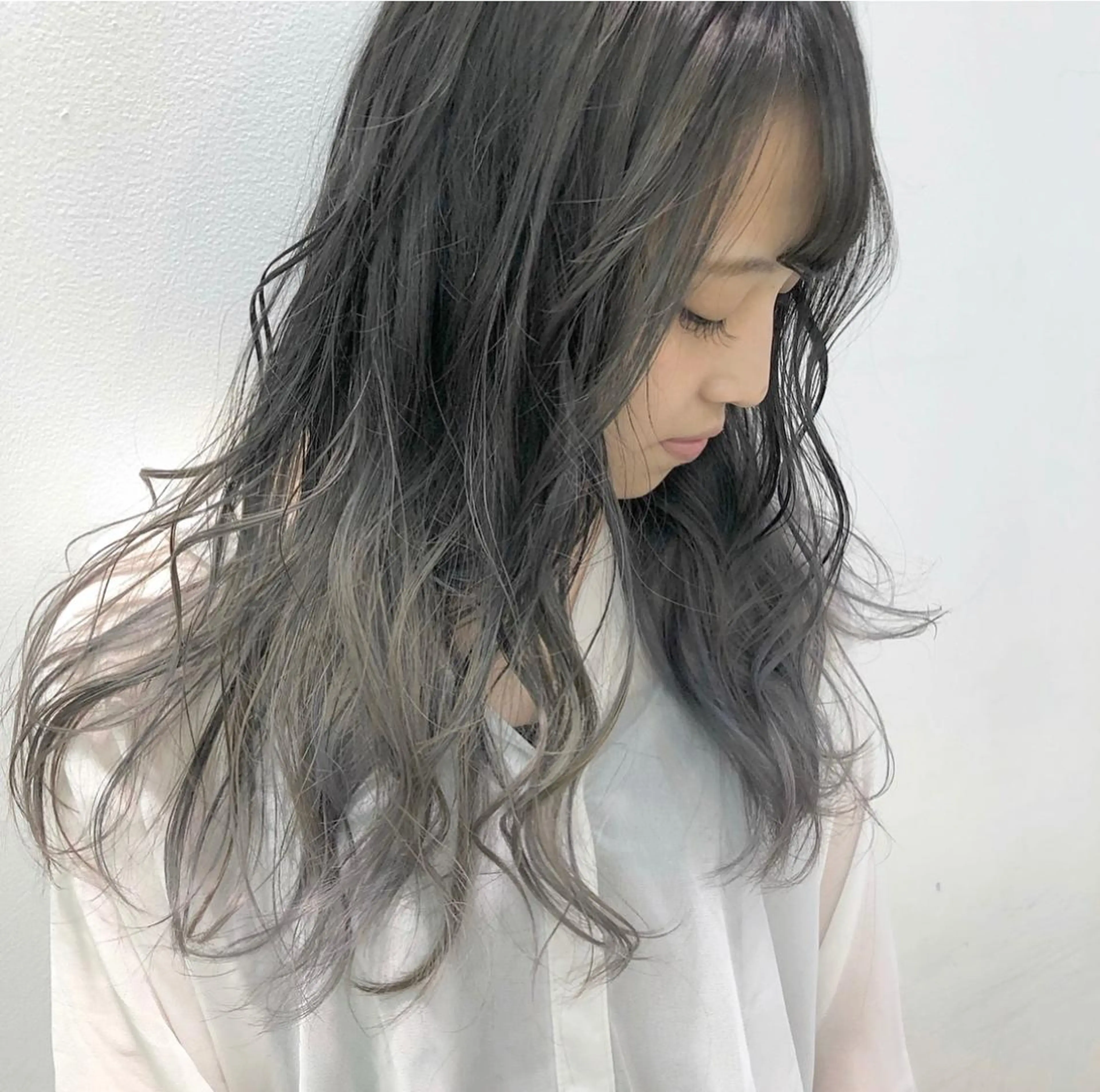 ロング カラー 渡邊 唯のヘアスタイル