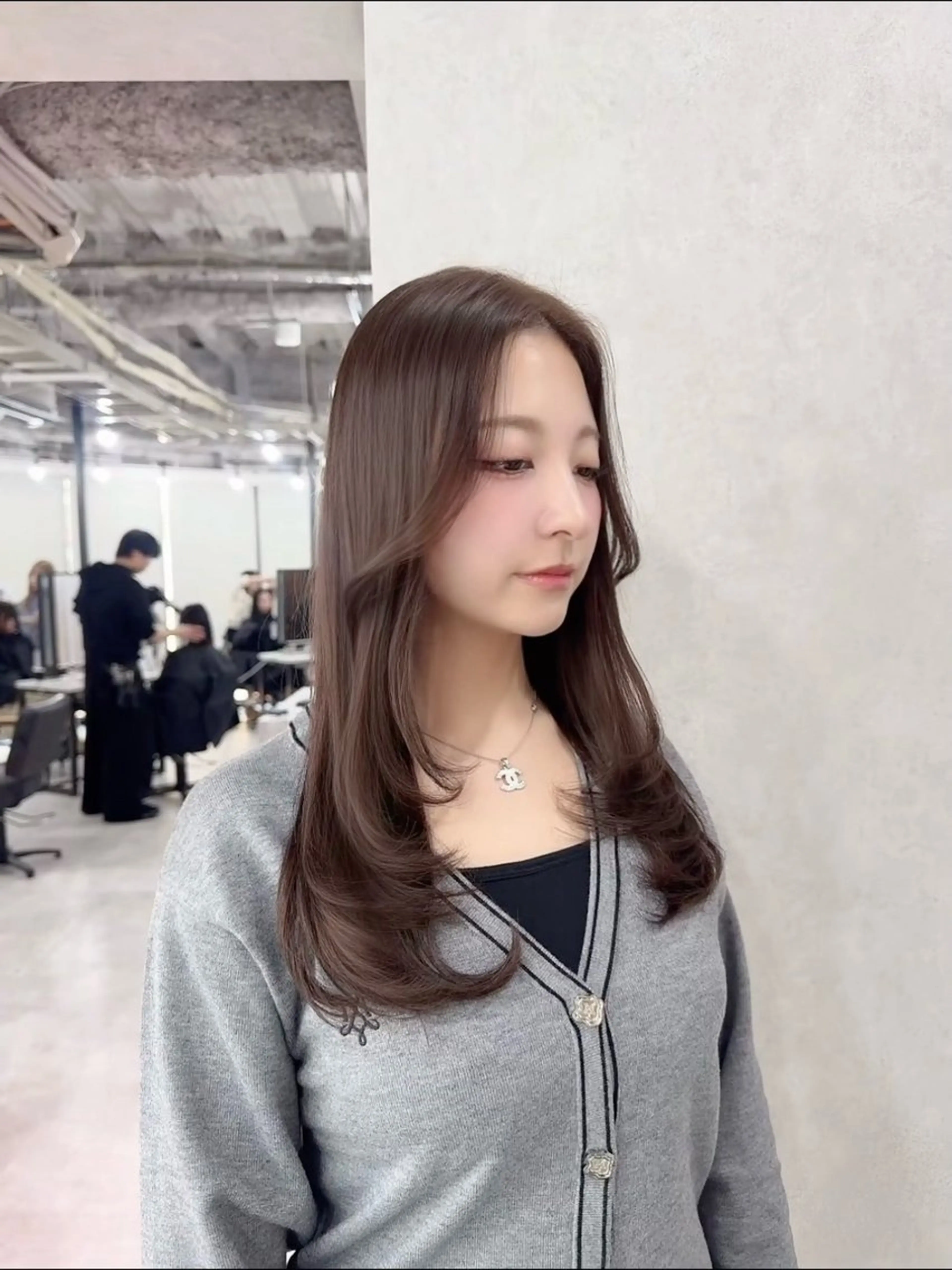 ロング カラー ベージュカラー ブリーチ ブラウンカラー ショコラブラウン ショコラグレージュ カット ヘアカラー トリートメント 赤み無し柔らかカラー 【梅田】madokaのヘアスタイル