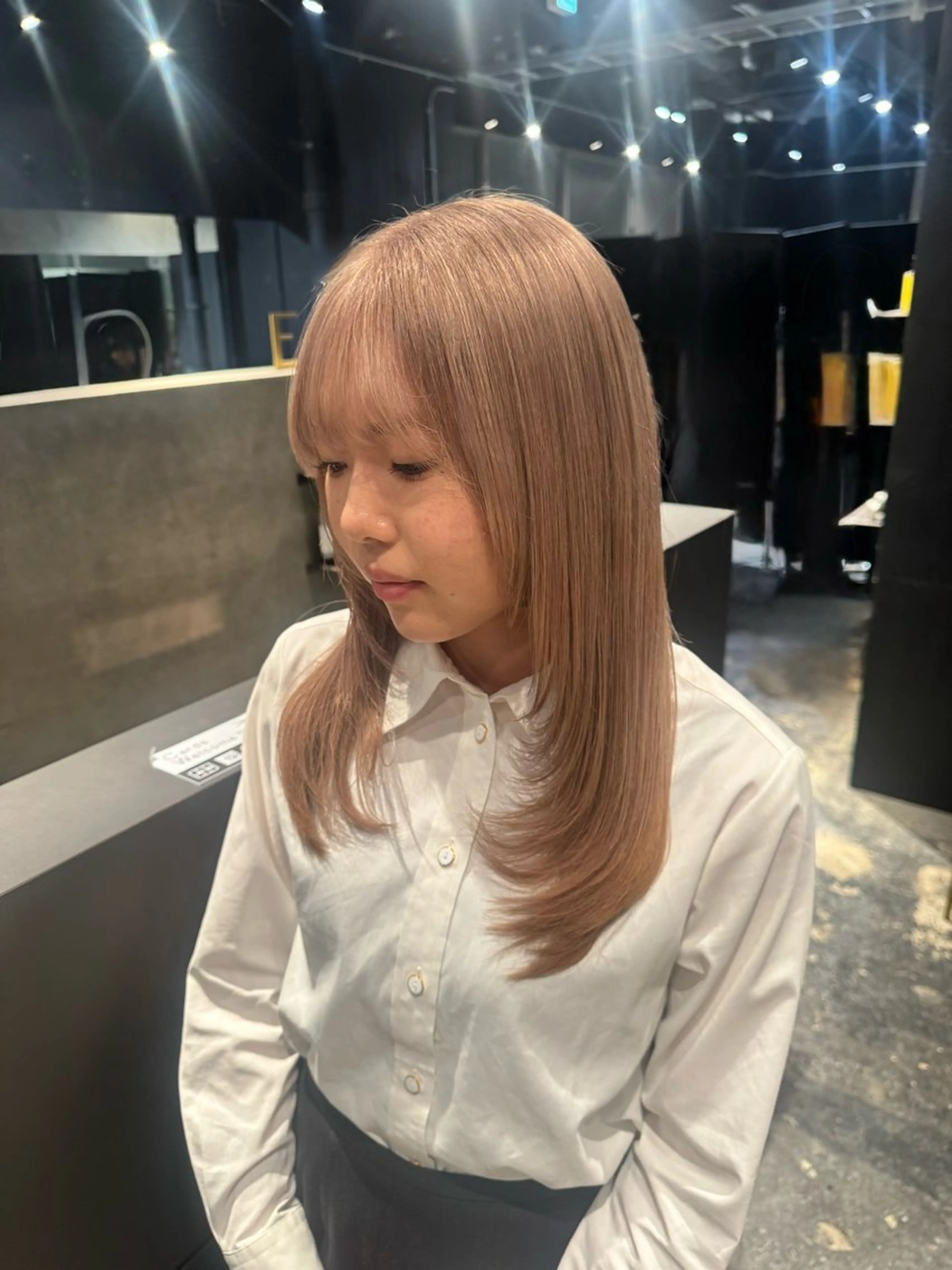 セミロング カラー 黒髪 ブリーチ ヘアカラー トリートメント 🦁ブリーチカラー 💎紫音のヘアスタイル