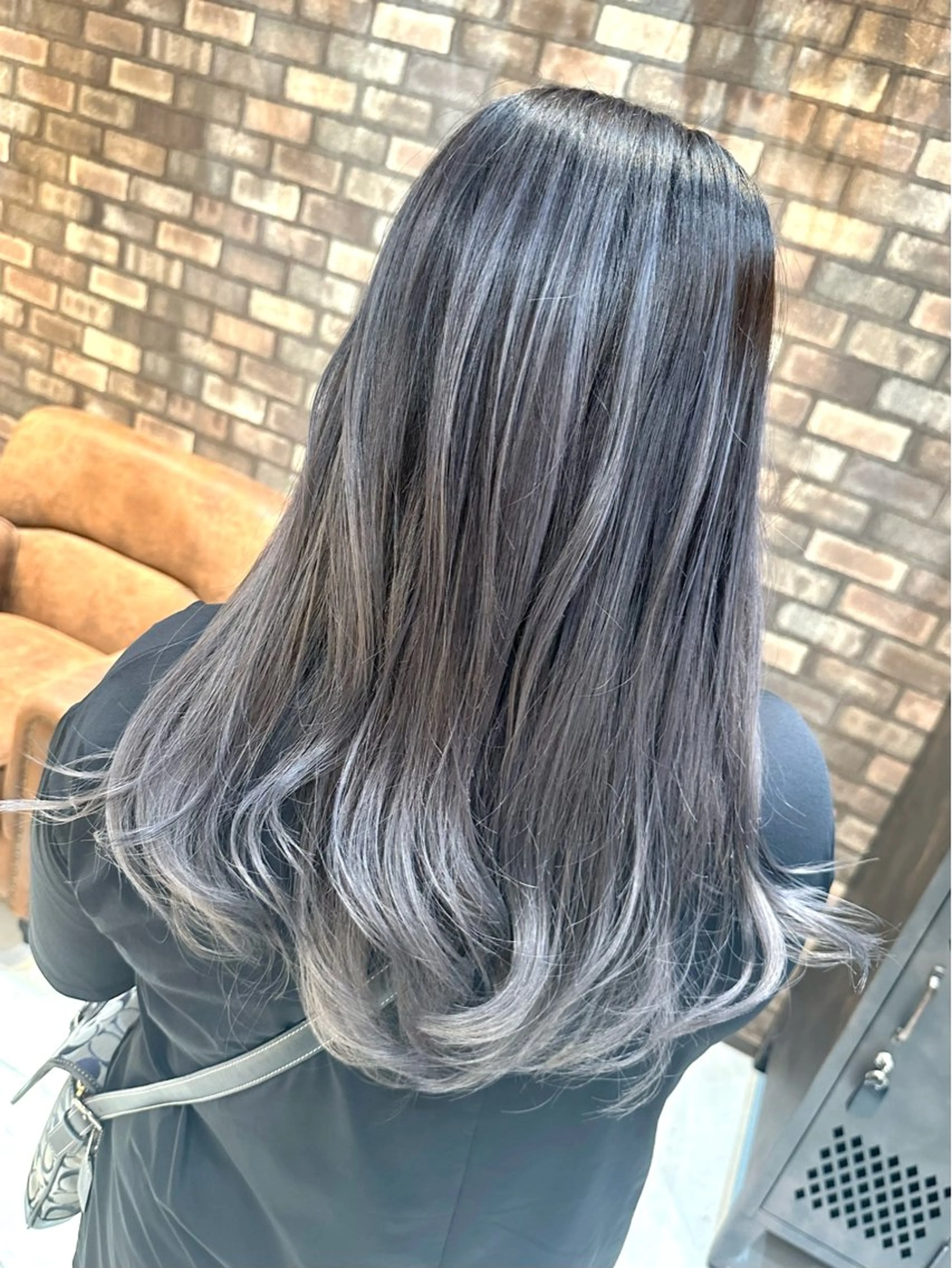 ロング レイヤーカット ヘアカラー 🔷ブリーチバレイヤ ージュ🔷飯野達也のヘアスタイル