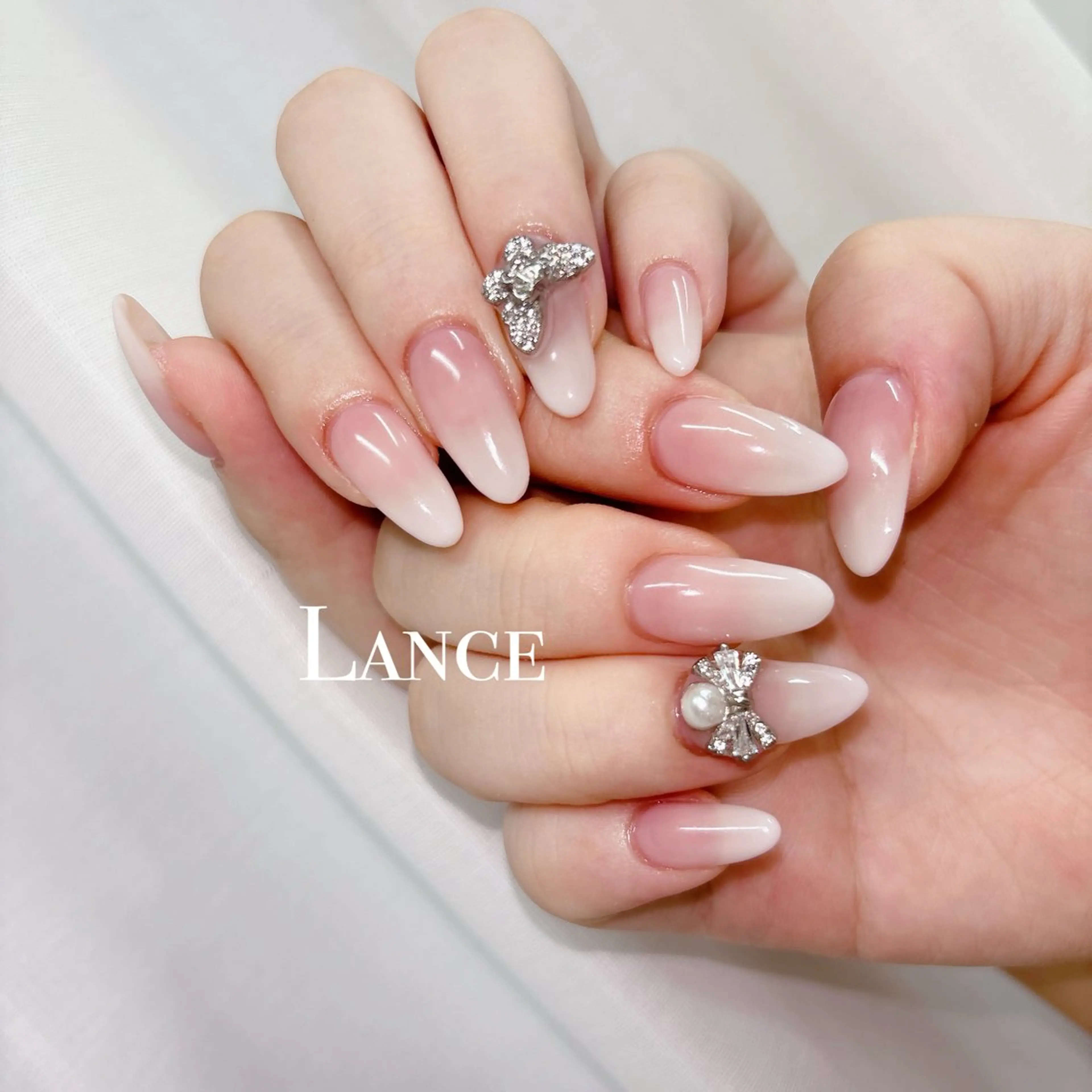 ネイル オーロラネイル フットネイル 氷ネイル・うるうるネイル キラキラネイル 韓国ネイル ハンドネイル Lance nailのネイルデザイン