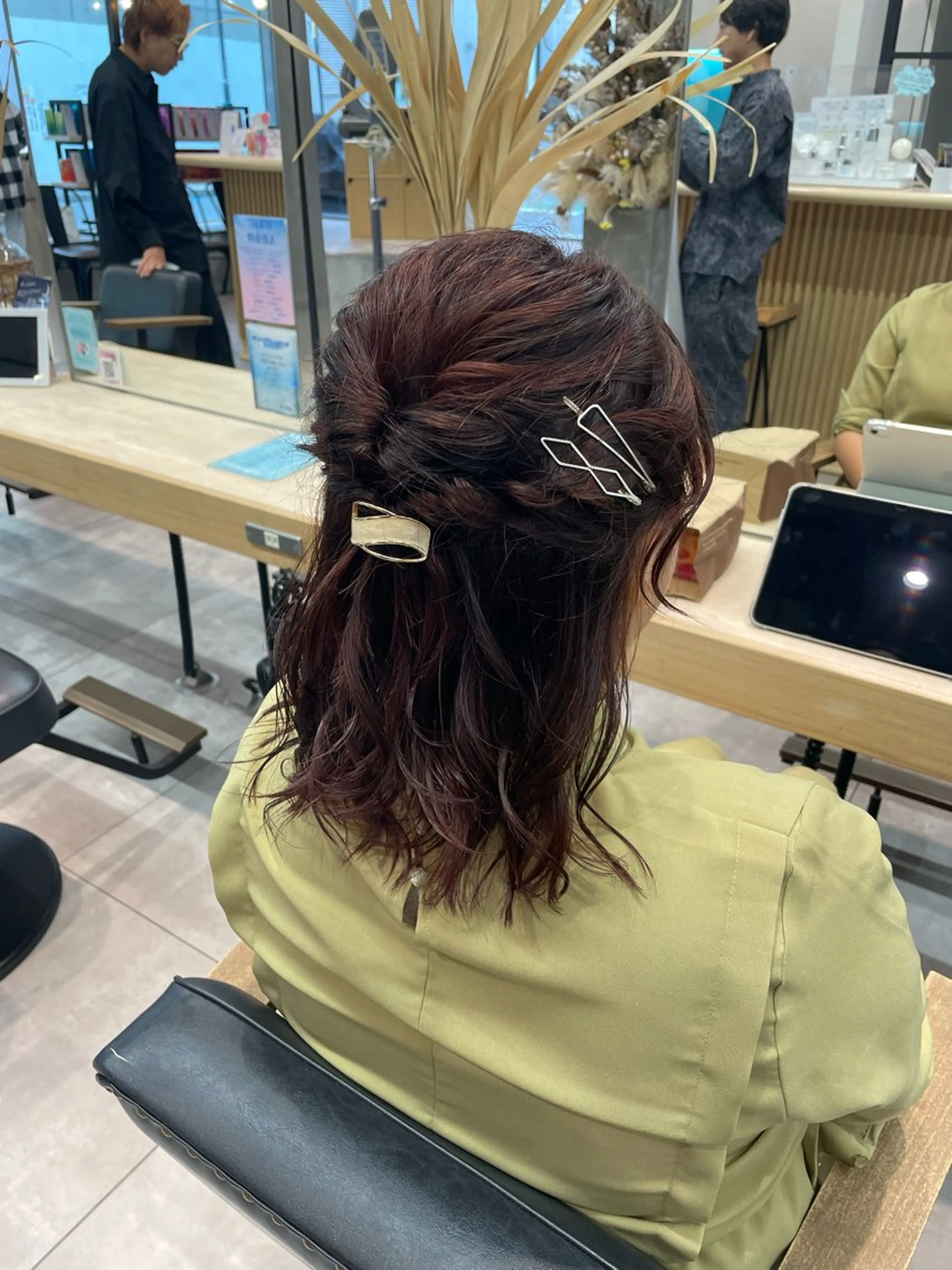 ミディアム ヘアアレンジ ヘアセット 透明感カラー×ヘア アレンジ🪽しおりのヘアスタイル