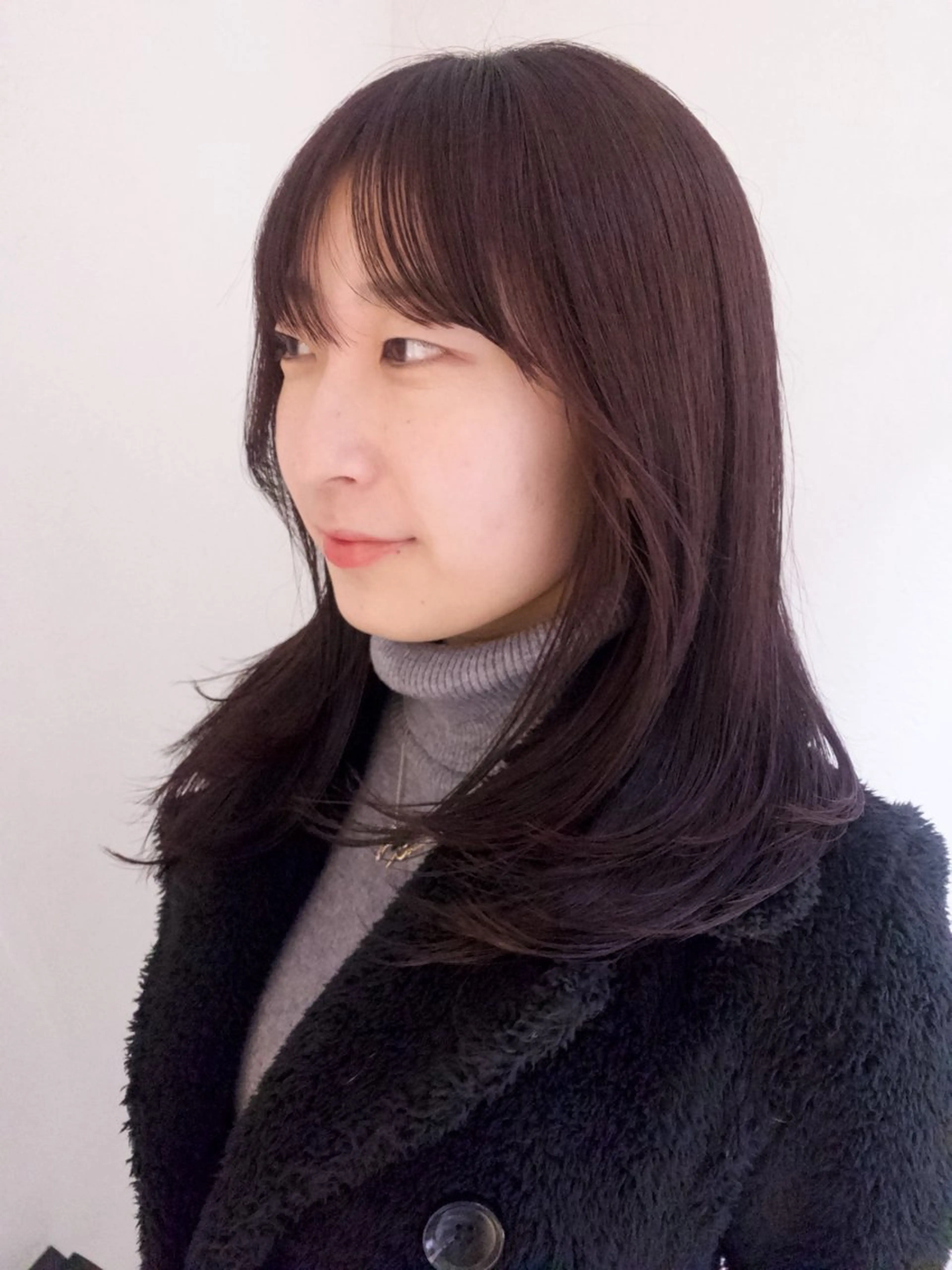 セミロング カラー yiye shioriのヘアスタイル