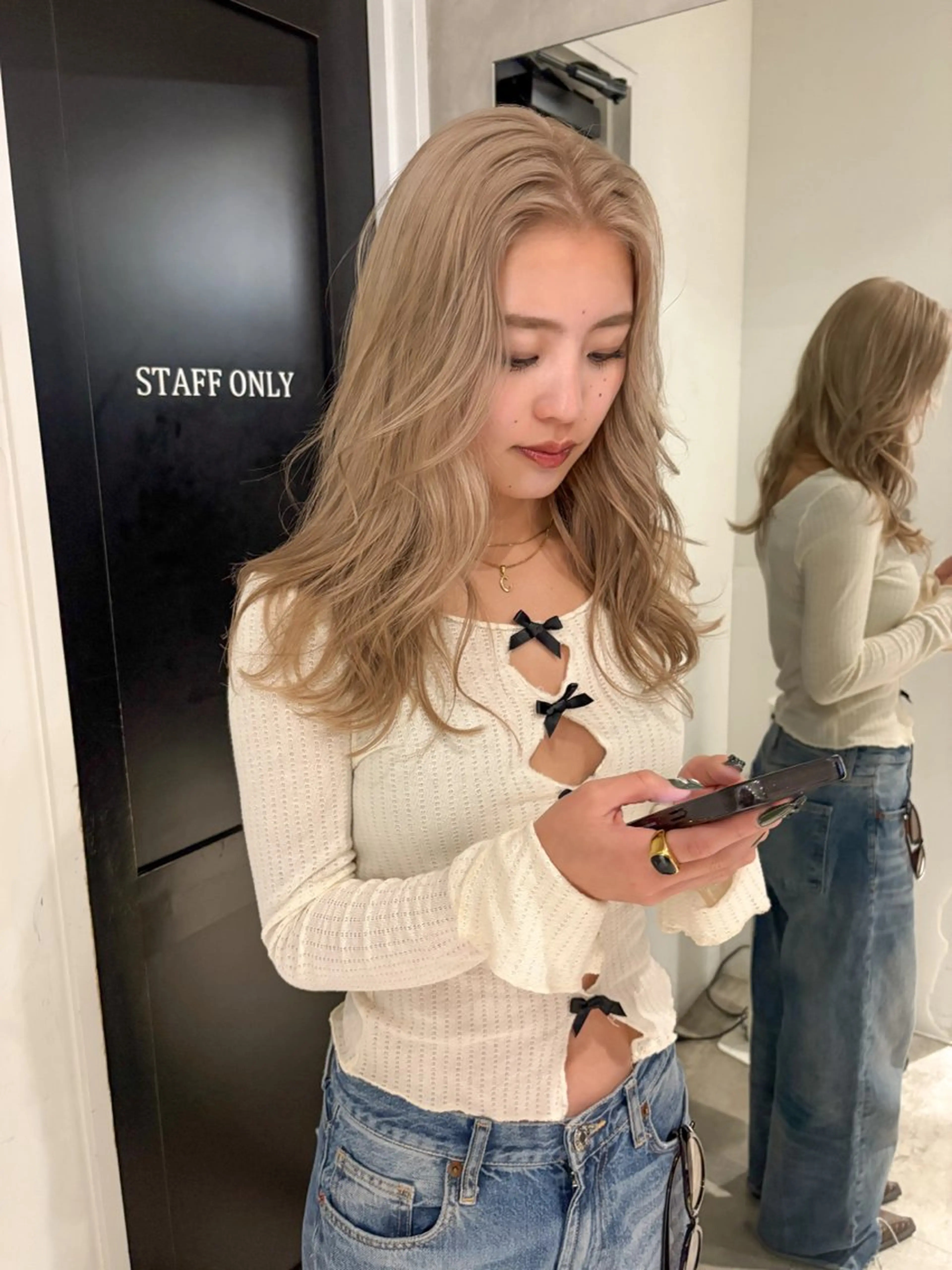 全体ブリーチ + カラー + 2stepトリートメント + コテ巻き👒⭐︎の写真