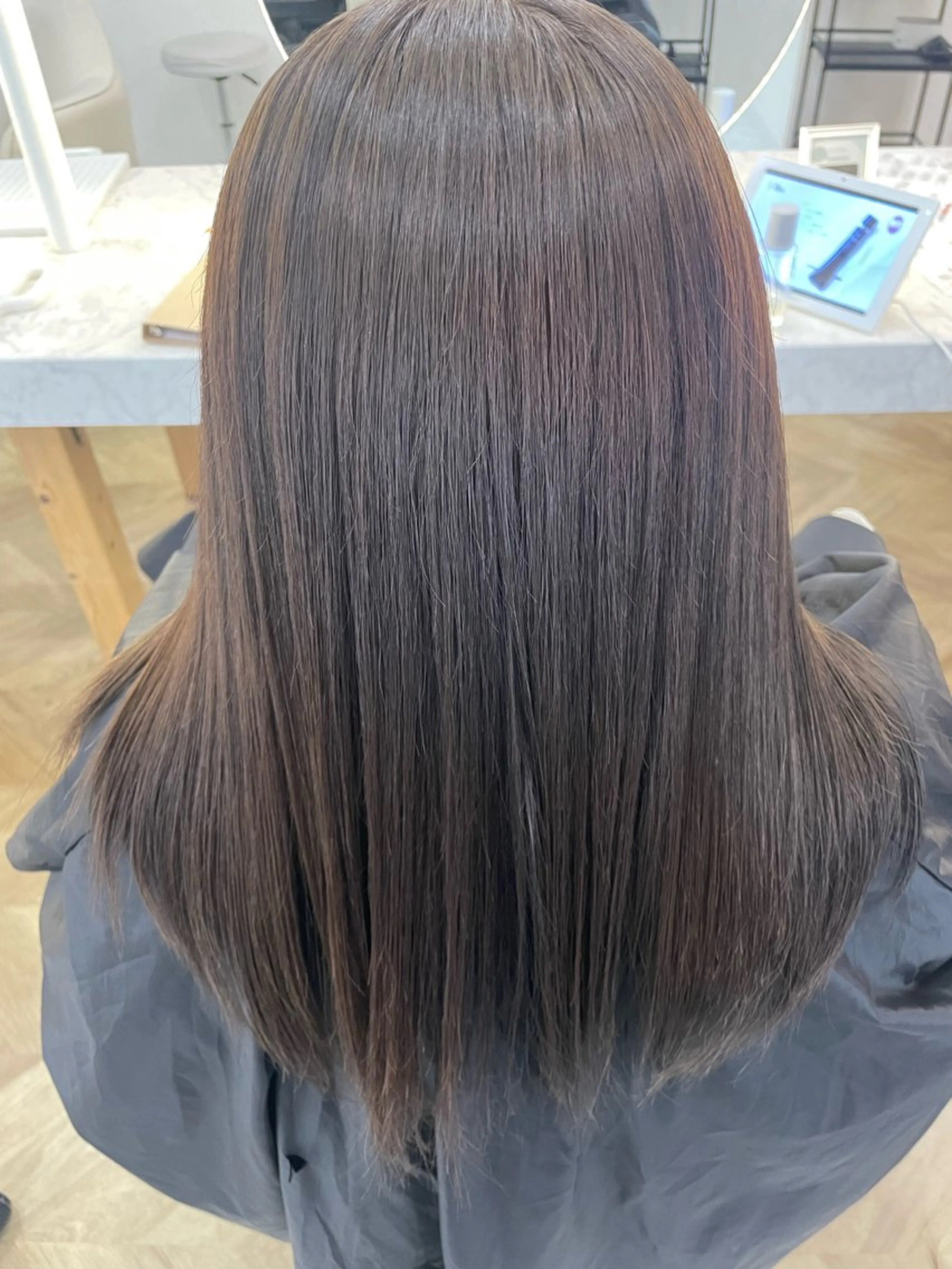 セミロング 小林 美月  透明感カラーのヘアスタイル