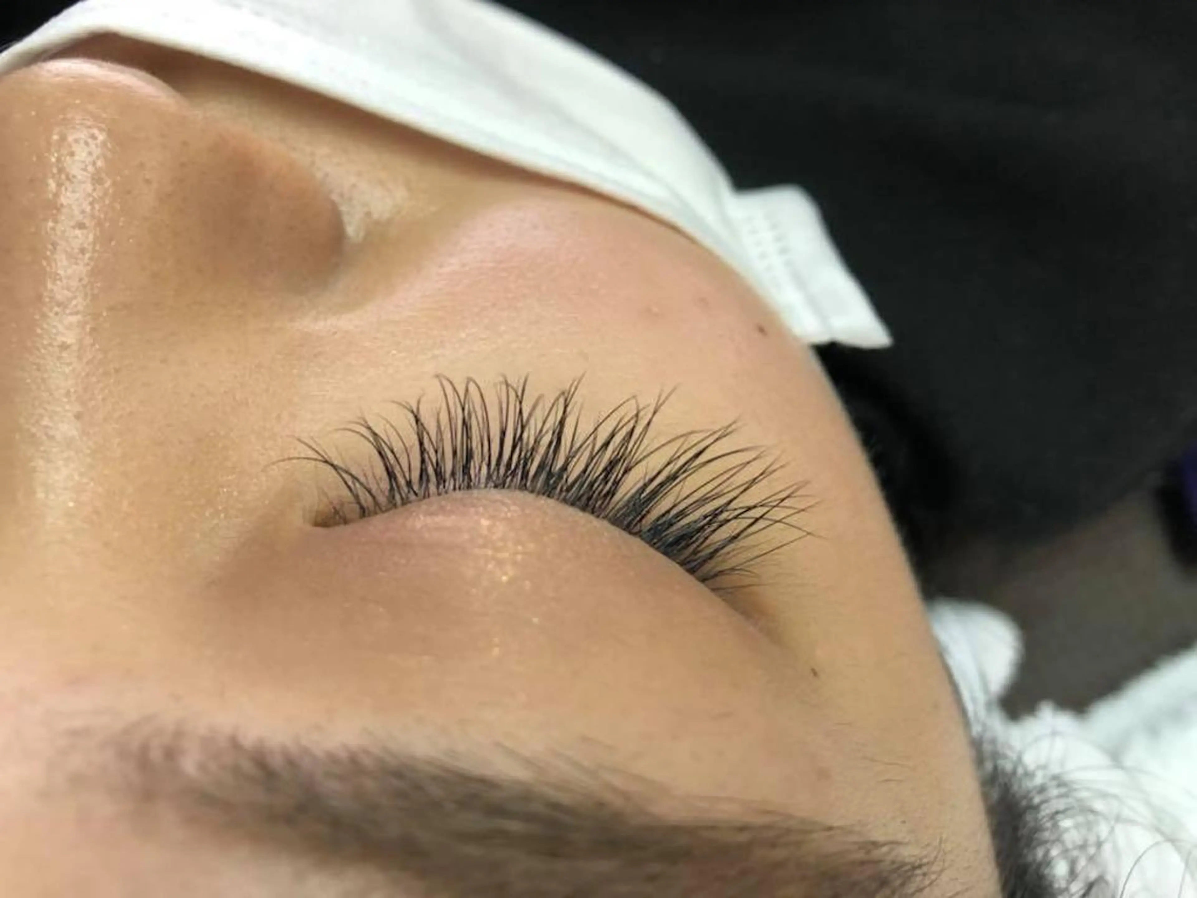 マツエク・マツパ レイヤーカット✖️ 柔らかベージュカラーのヘアスタイル