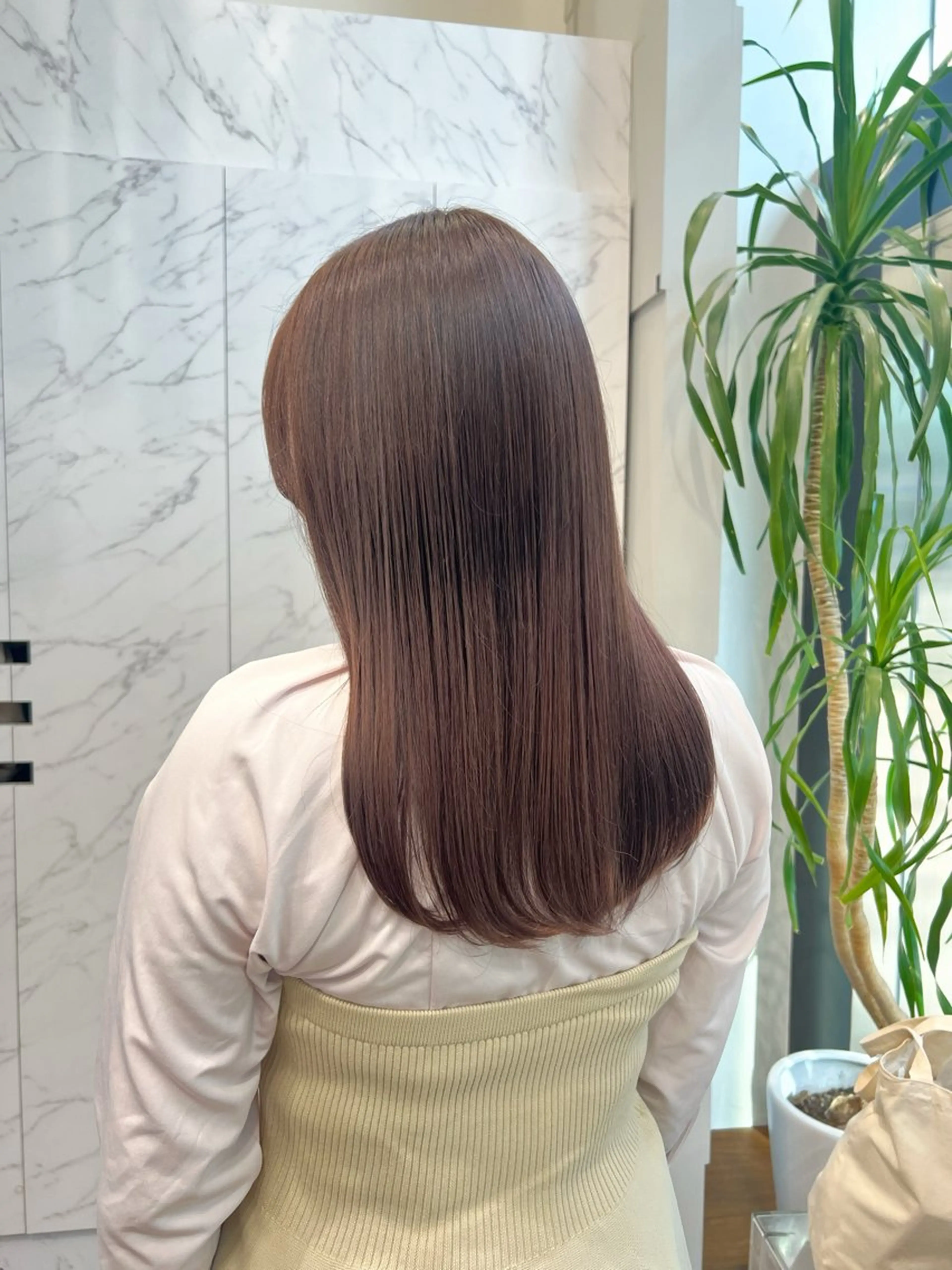 ロング カラー ブラウンカラー ラベンダーカラー トリートメント 柏木  彩花のヘアスタイル