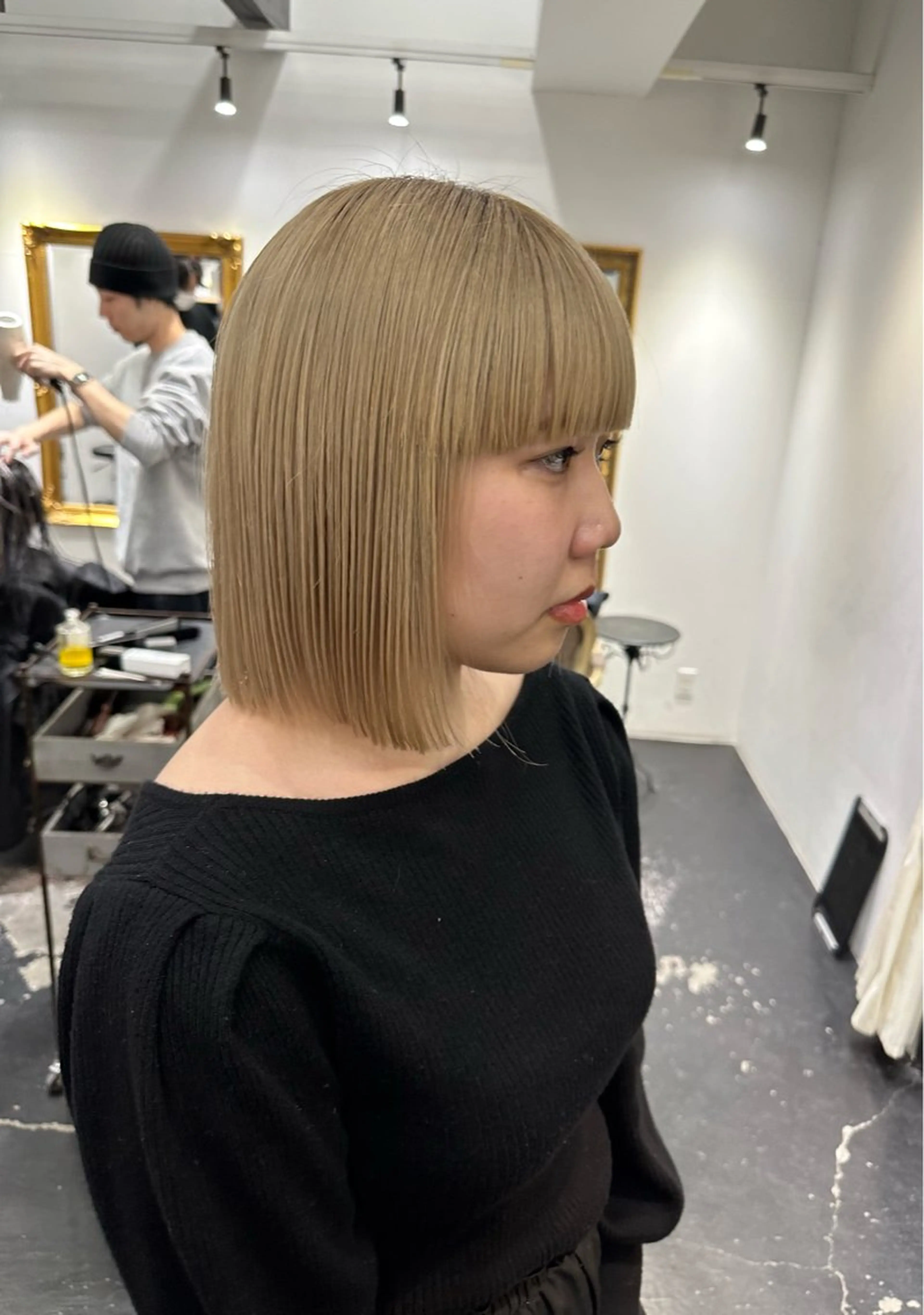 ミディアム カラー 切りっぱなしボブ ベージュカラー ハイトーンカラー ハイトーンベージュ ボブ ブリーチ/ベージュ /natsumiのヘアスタイル