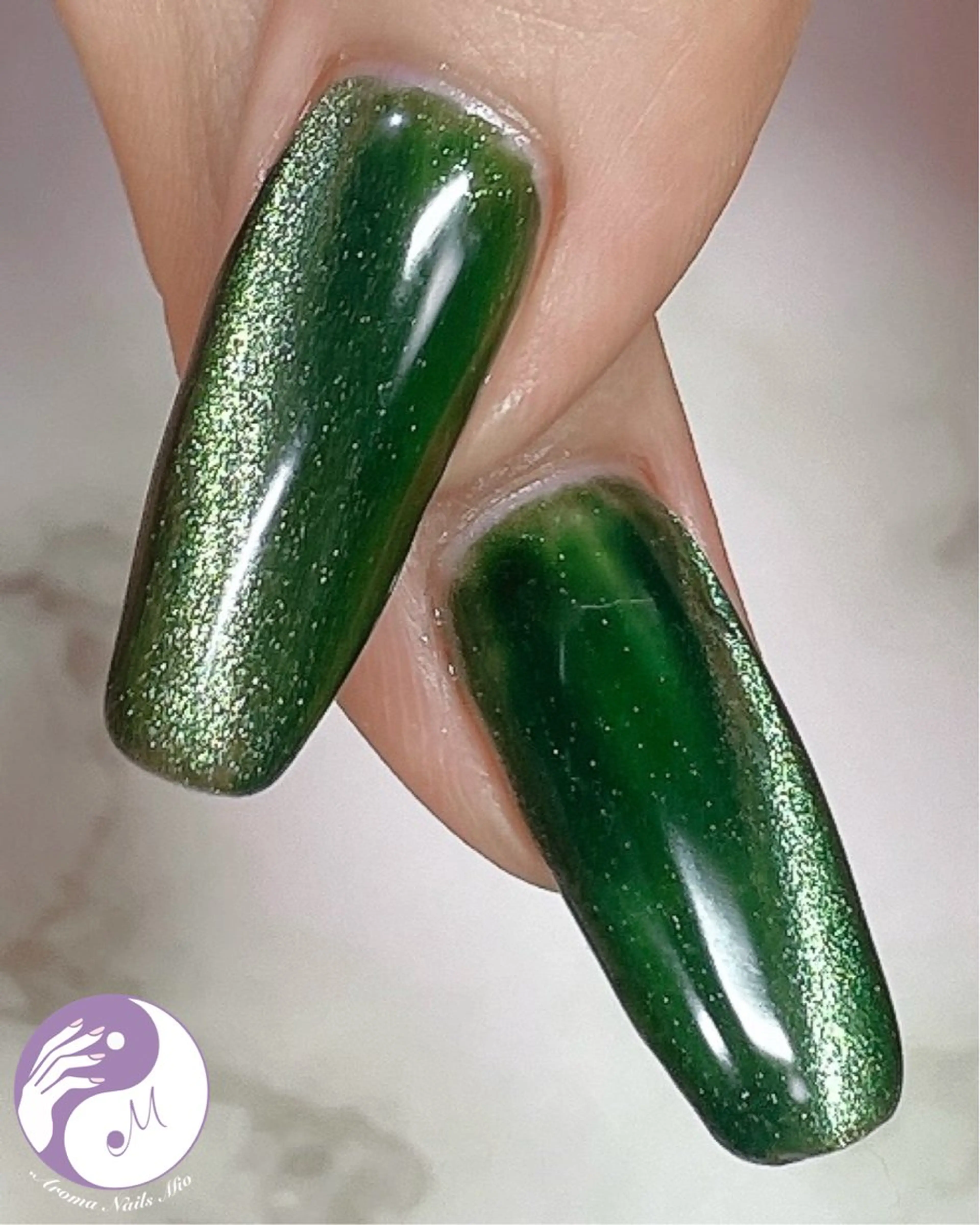 ネイル ジェルネイル マグネットネイル 赤色 .Nails Mio 赤羽西ネイルサロンのネイルデザイン