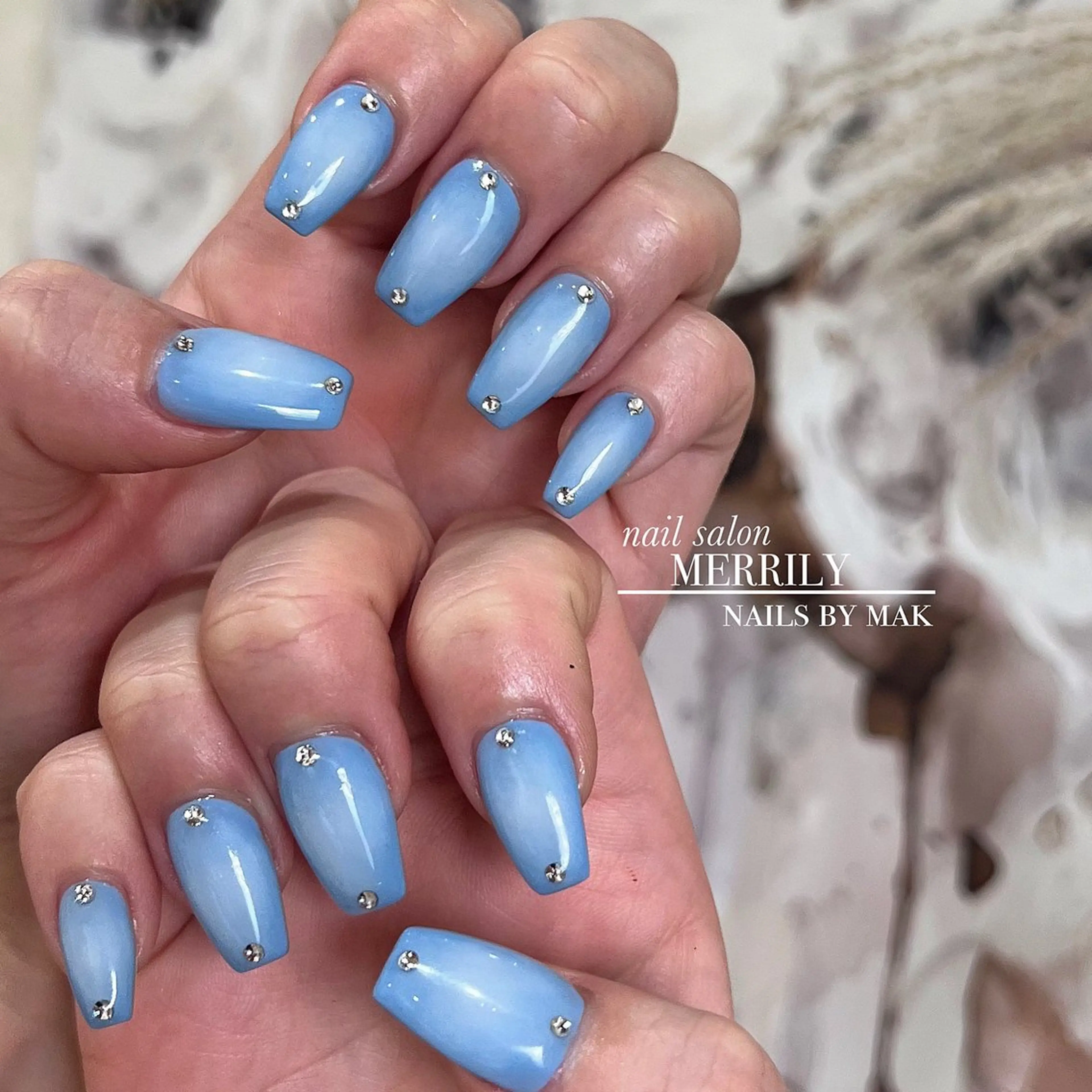 ネイル ブルー ホワイト ハンドネイル salon de Cheliのネイルデザイン