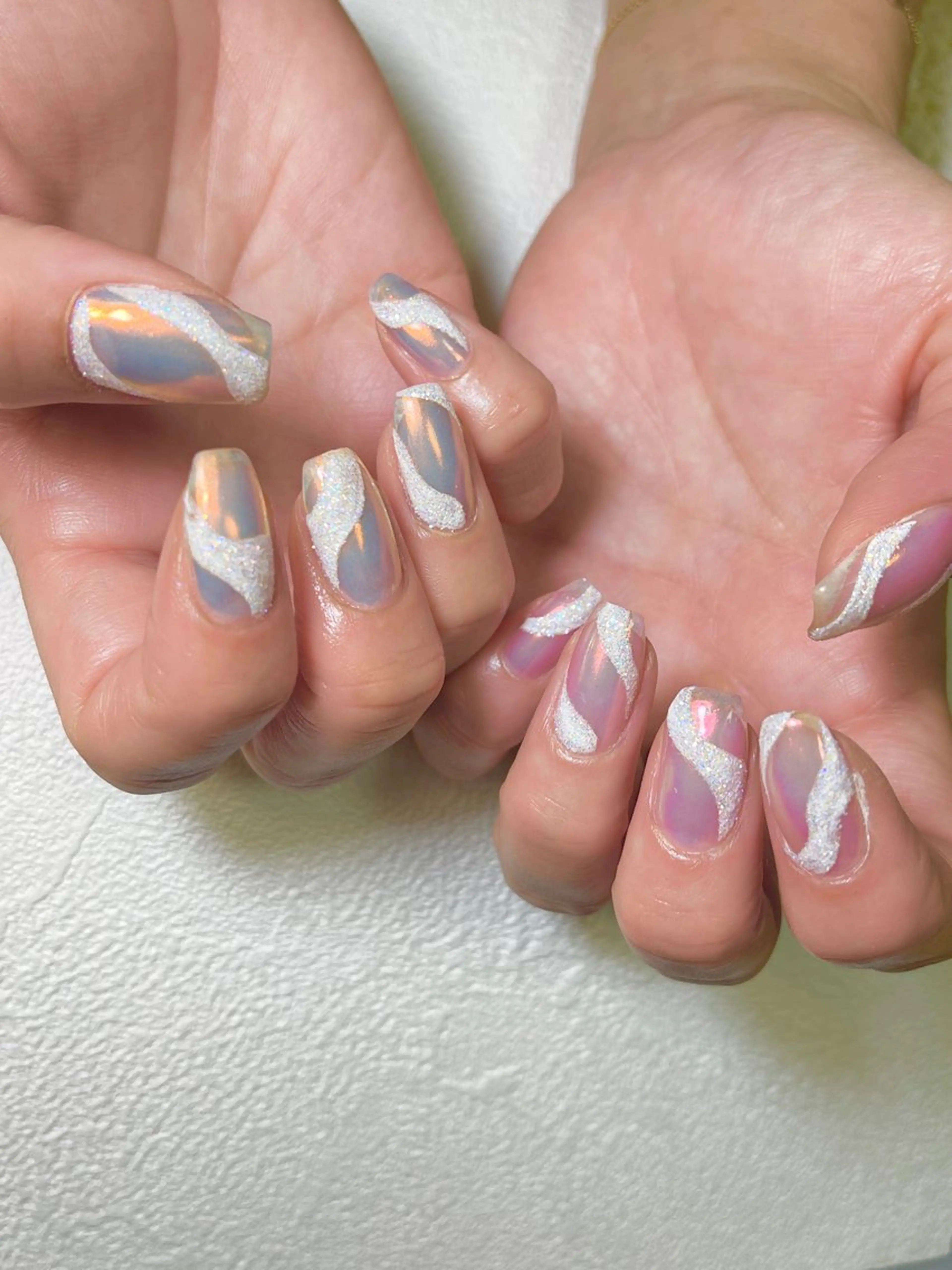 ネイル キラキラネイル ラメ(グリッター) ミラーネイル ホワイト ハンドネイル nails by Mou所属・nails by Mouのネイルデザイン