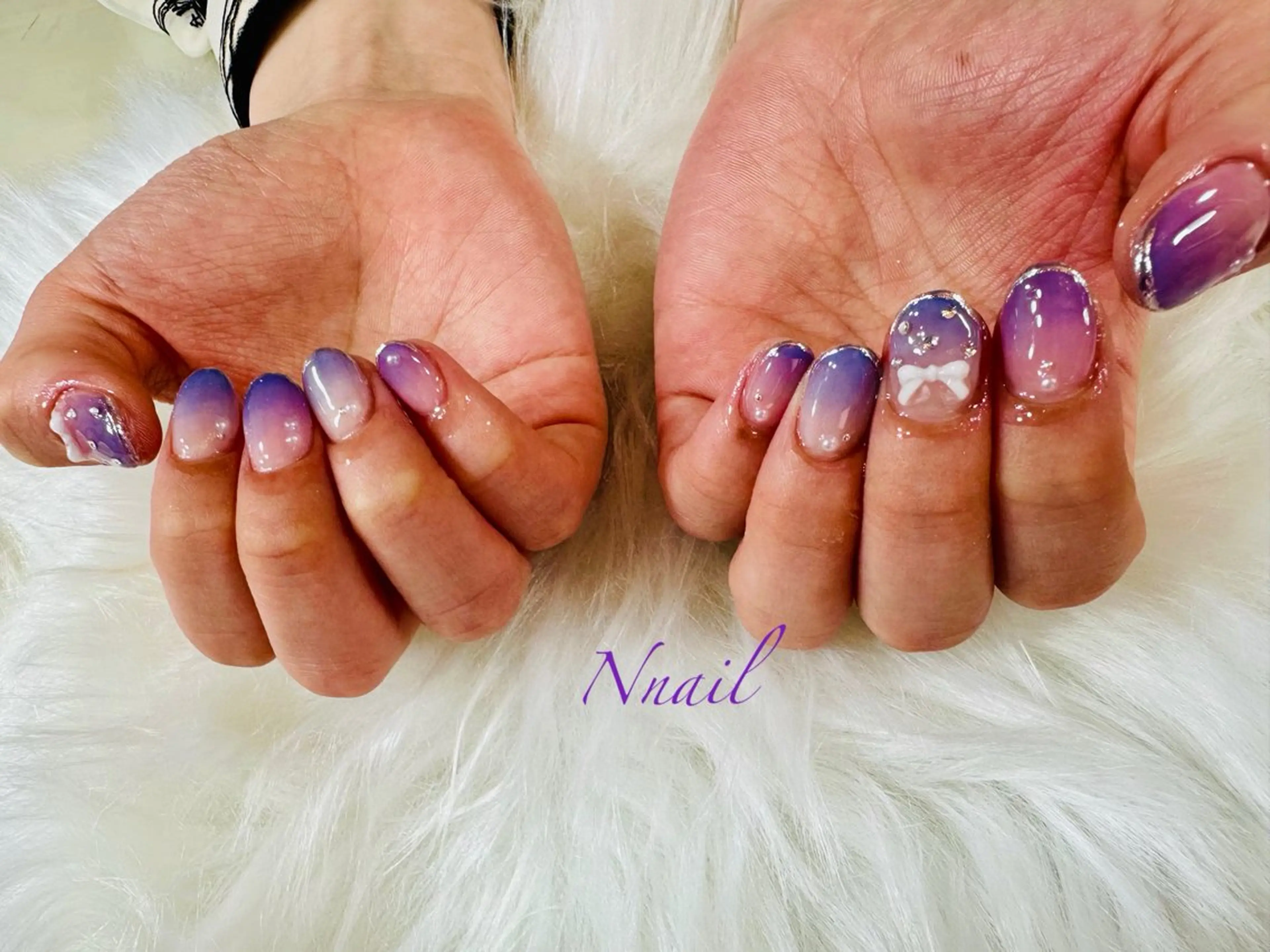 ネイル アートネイル グラデーション ミラーネイル リボン ハンドネイル 🌿Nnail🌿 プライベートサロンのネイルデザイン