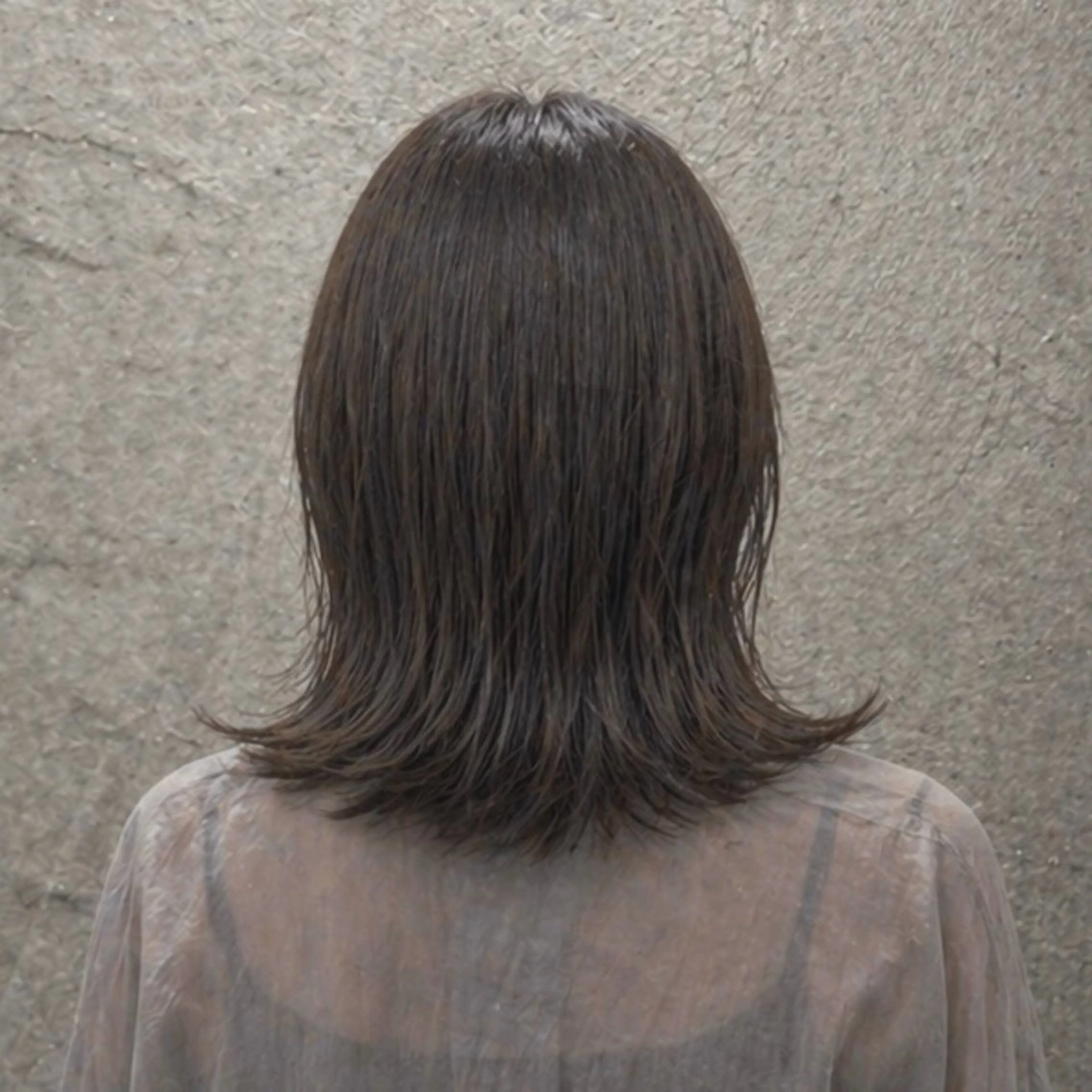 ミディアム 小島 咲音/艶カラー /レイヤー/縮毛矯正のヘアスタイル