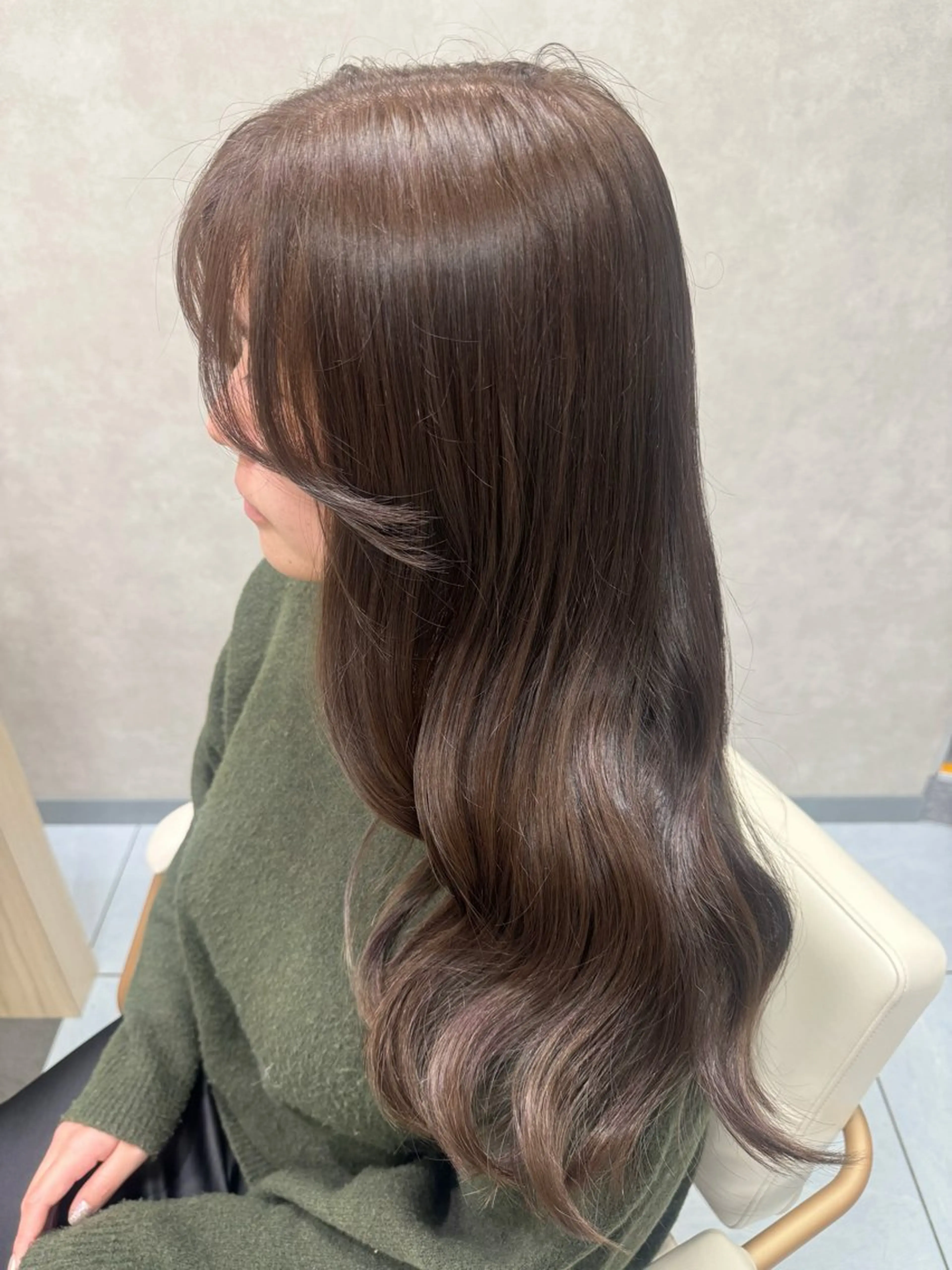 ロング カラー 小顔レイヤー/明るめ ベージュ/モモ/横浜のヘアスタイル