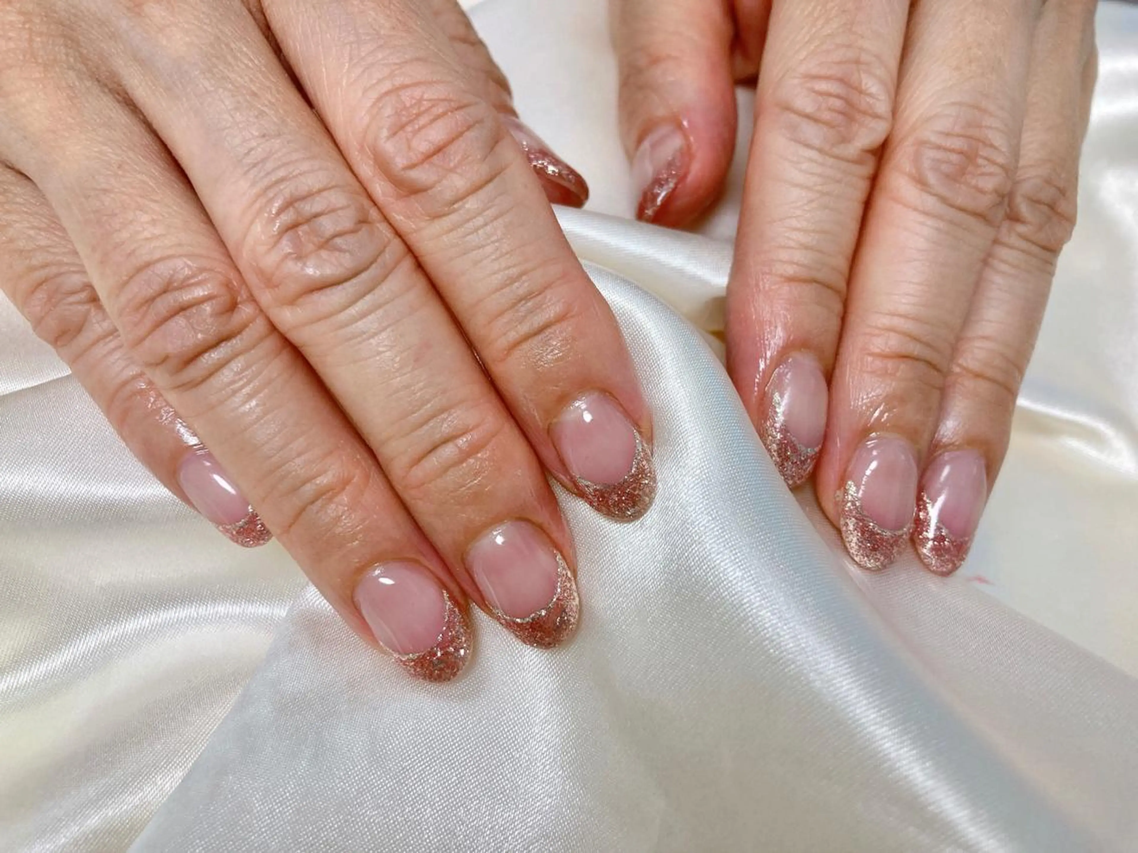 ネイル フレンチネイル ラメ(グリッター) mogunail &blowのネイルデザイン