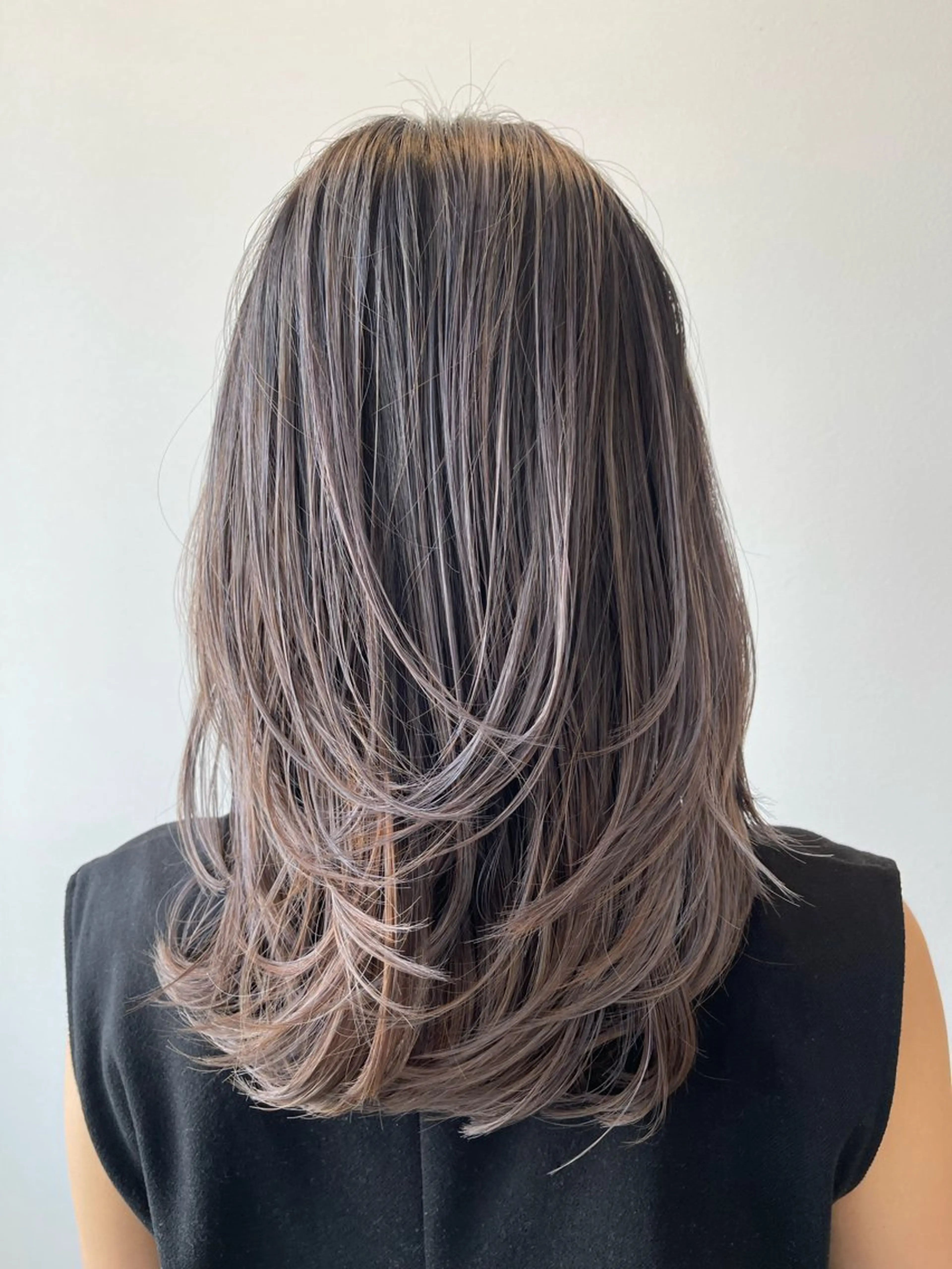 ミディアム カラー バレイヤージュ レイヤーカット カット ヘアカラー トリートメント 海外レイヤー/ レイヤーカット/和田のヘアスタイル