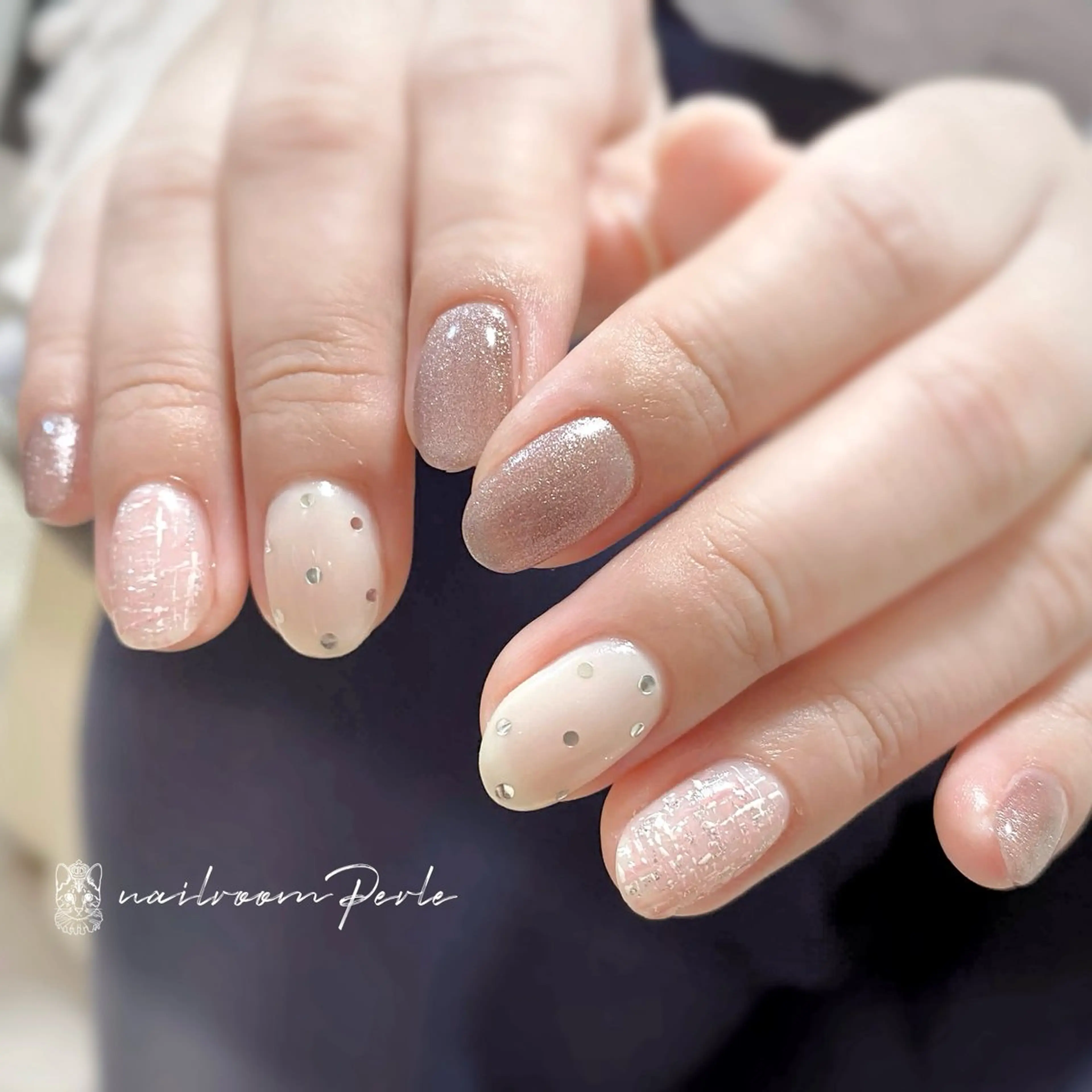 ネイル ドット ガーリー ピンク ショートネイル 春ネイル ハンドネイル nail room Perleのネイルデザイン