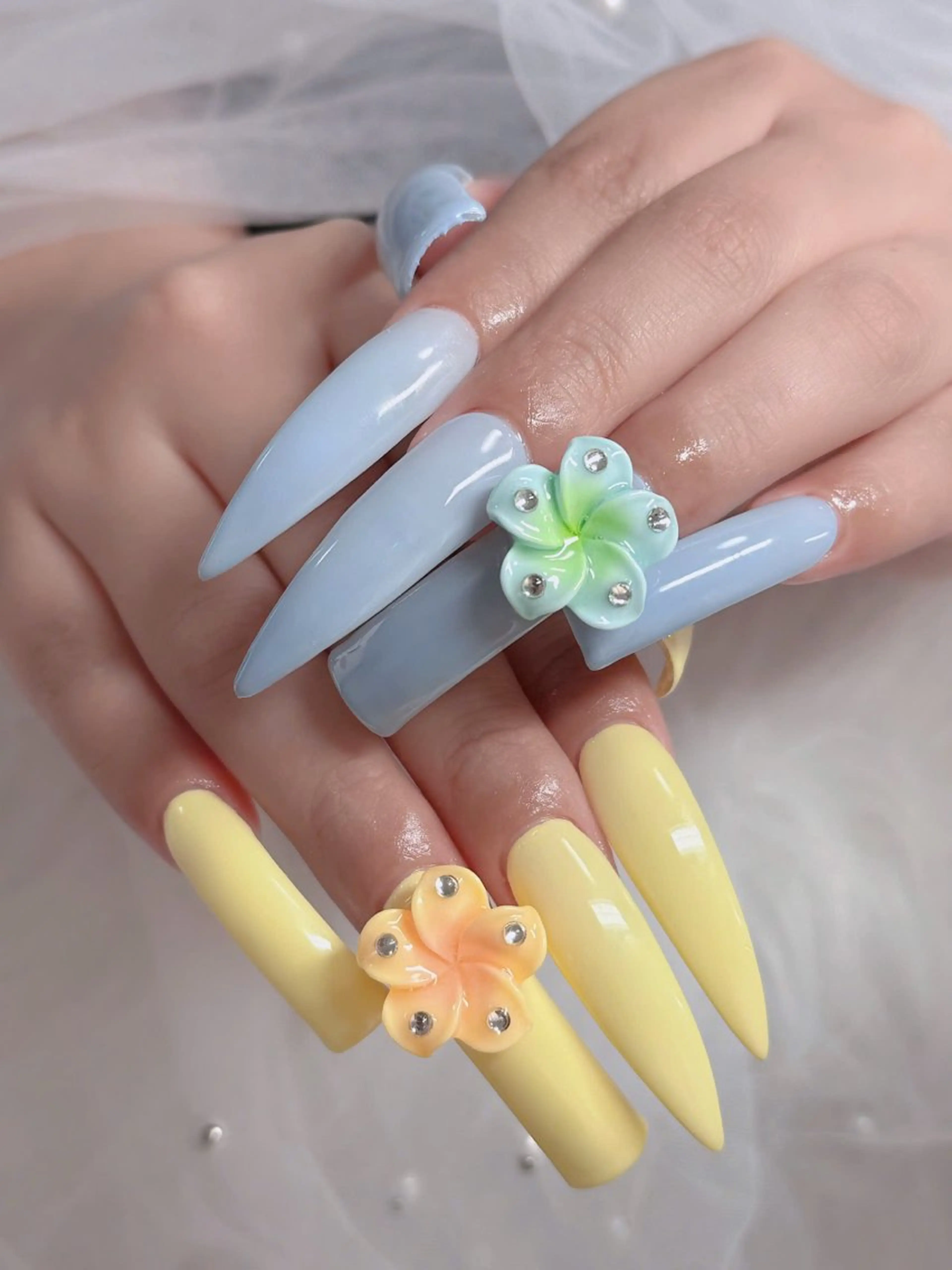 ネイル オーロラネイル フレンチネイル ジェルネイル ハロウィン キラキラネイル ハンドネイル H.baby Nail Salonのネイルデザイン