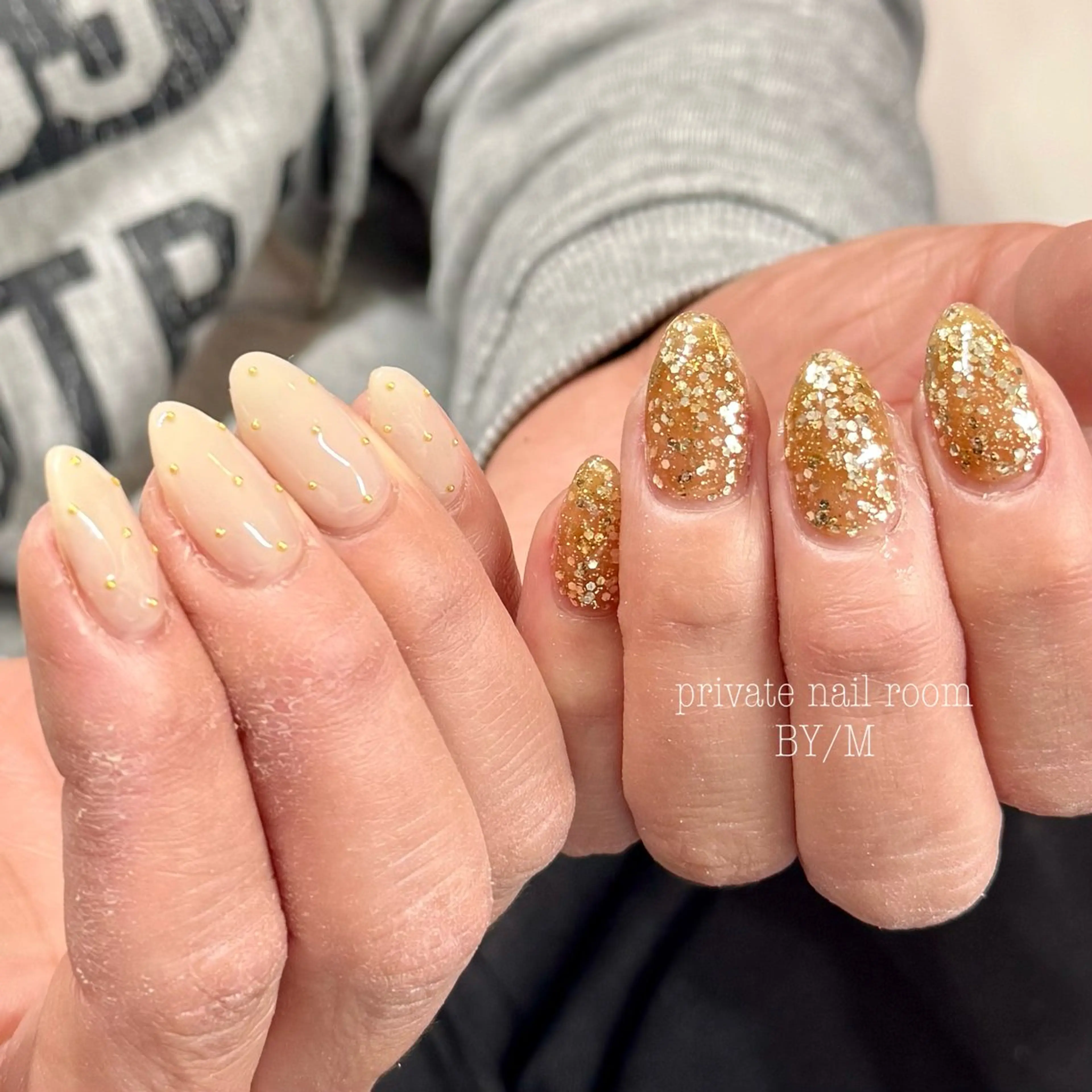 ネイル ゴールド ラメ(グリッター) 持ち込み シンプルネイル ホワイト ハンドネイル BY / Mのネイルデザイン