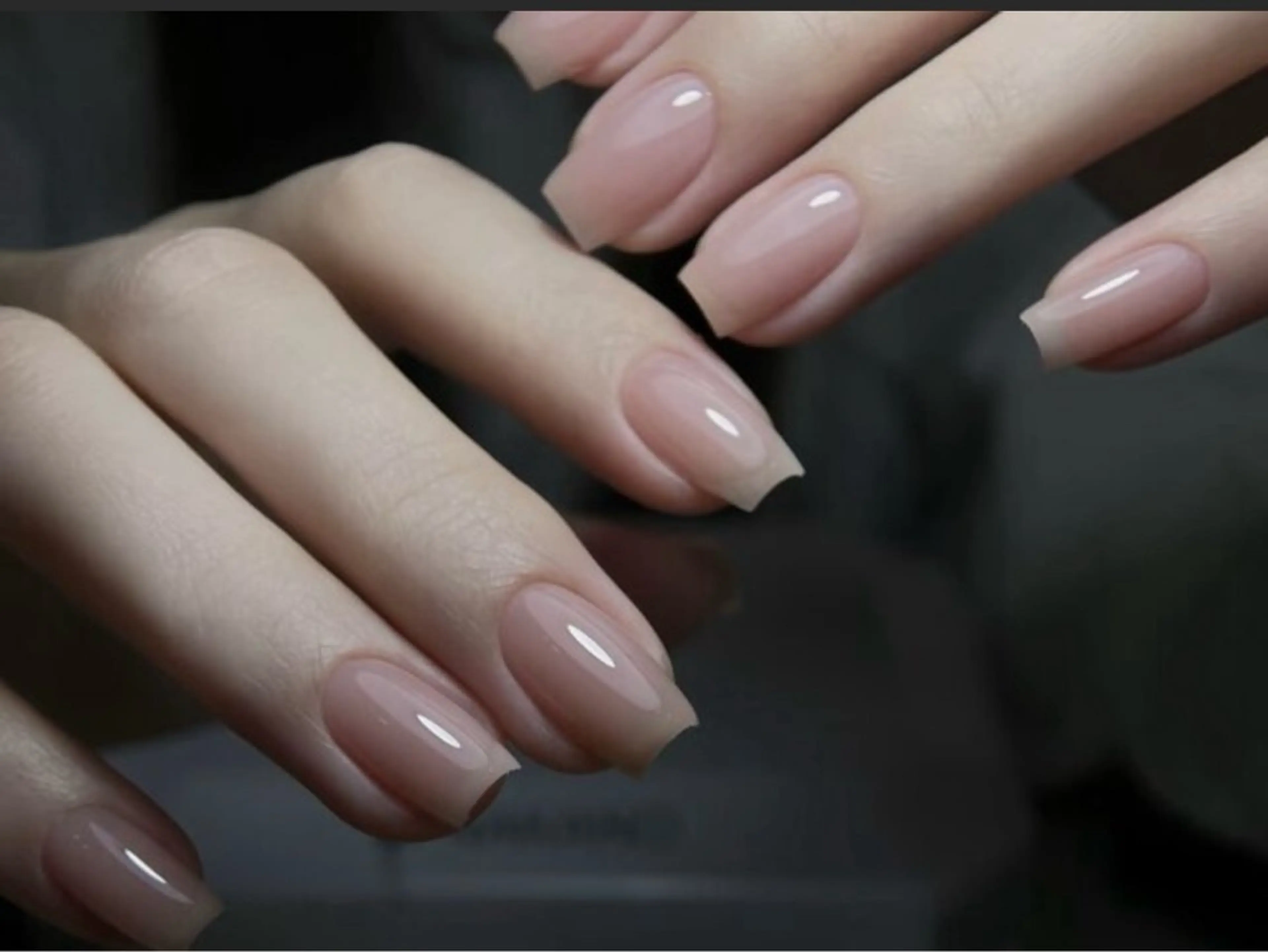 ネイル オーロラネイル カジュアル 長さ出し フレンチネイル ジェルネイル ハンドネイル Flora 🌟のネイルデザイン