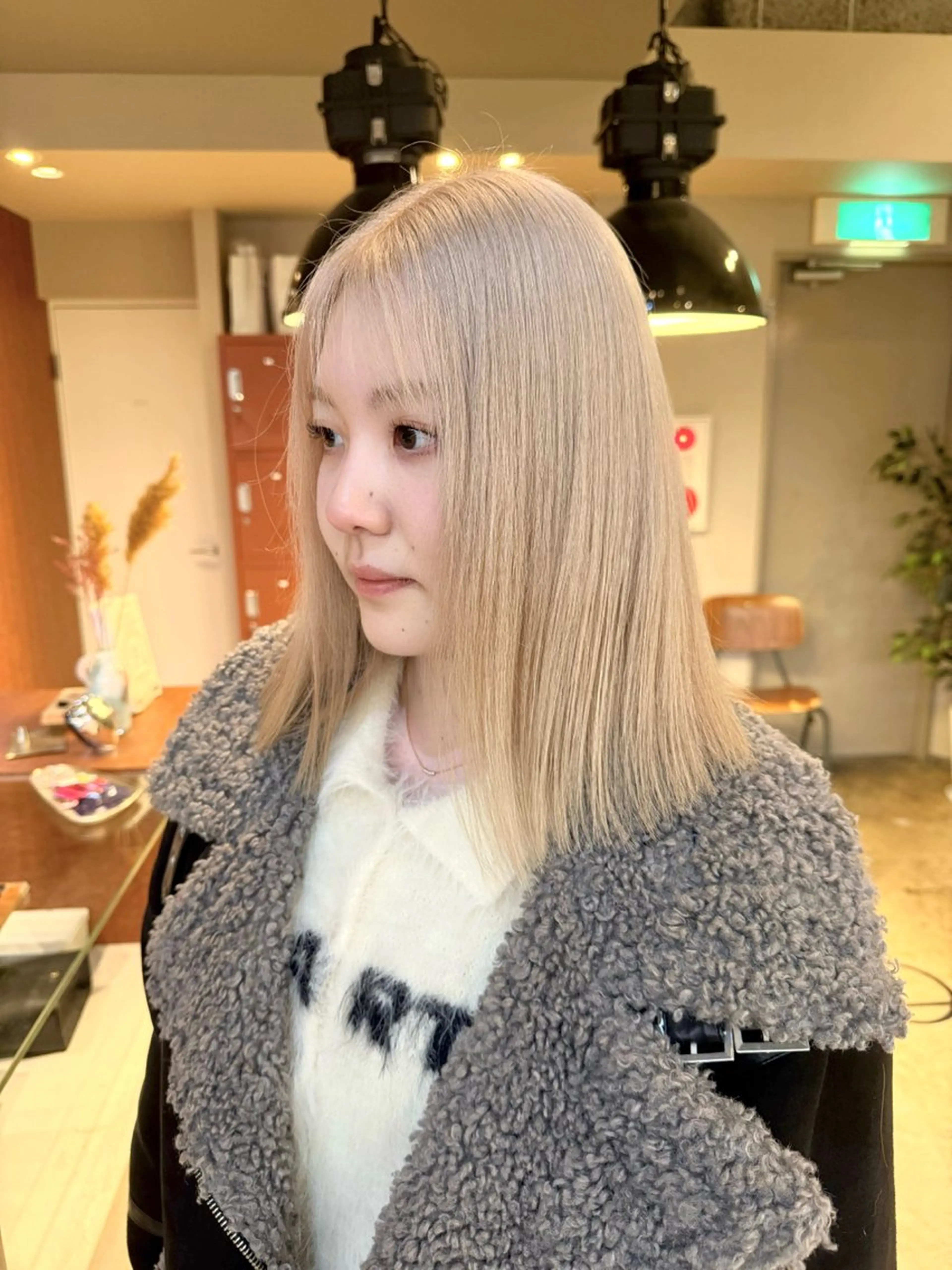 【縮毛矯正黒染め暗染め履歴あり）諦めてたハイトーンしたい方ブリーチ２回（ムラ修正✨）の写真