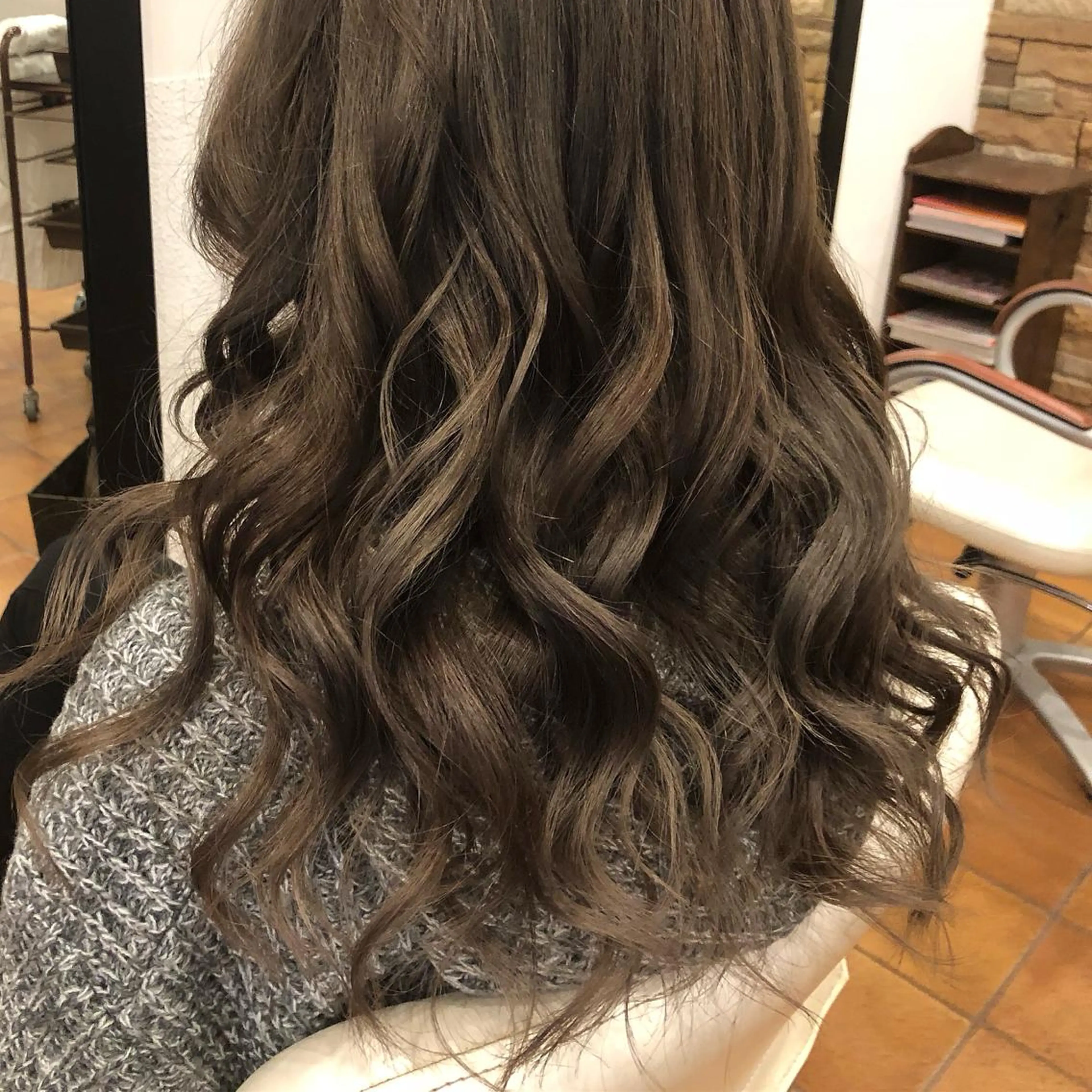 セミロング ハイライト ヘアカラー 今村 健嗣のヘアスタイル