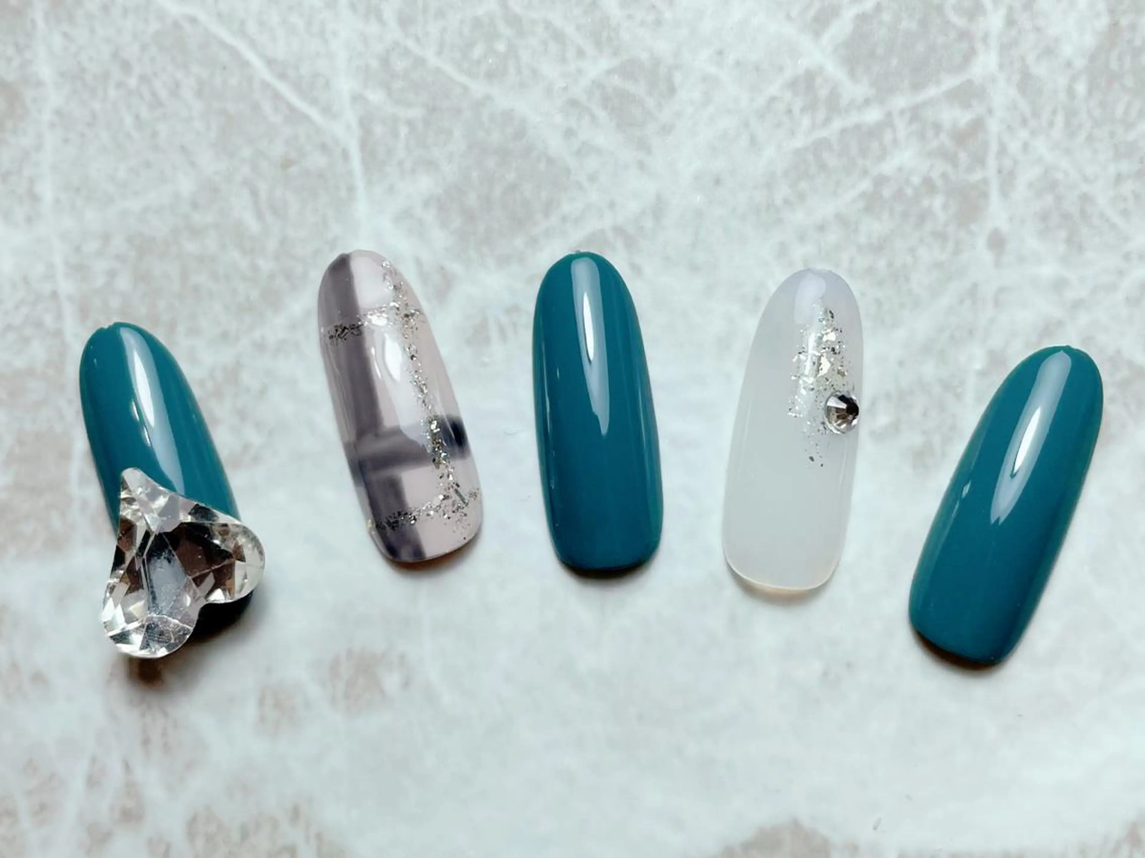 ネイル ハンドネイル マジック ミラーのネイルデザイン