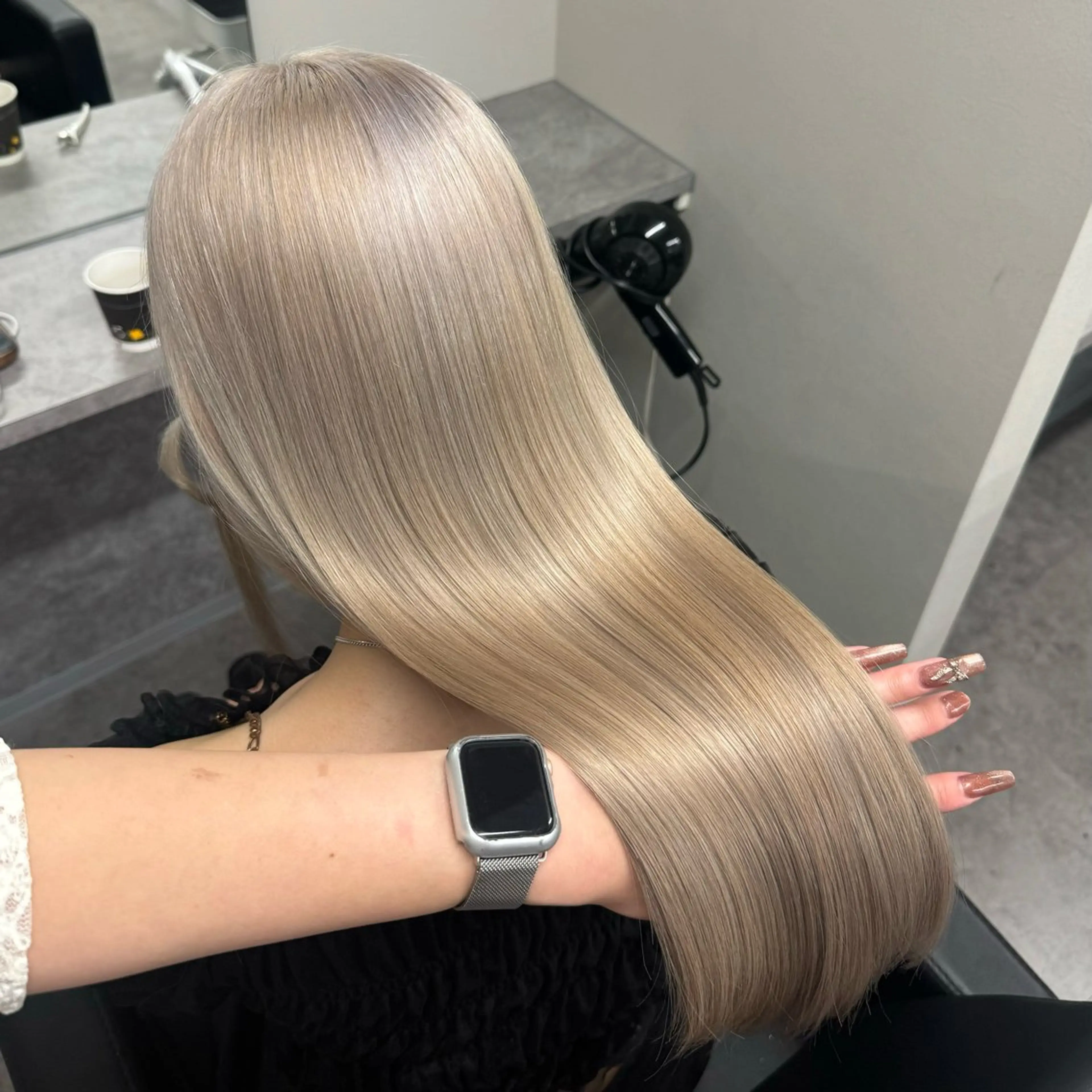 ロング カラー ヘアカラー トリートメント 透明感/ 艶ハイトーン/梨桜のヘアスタイル