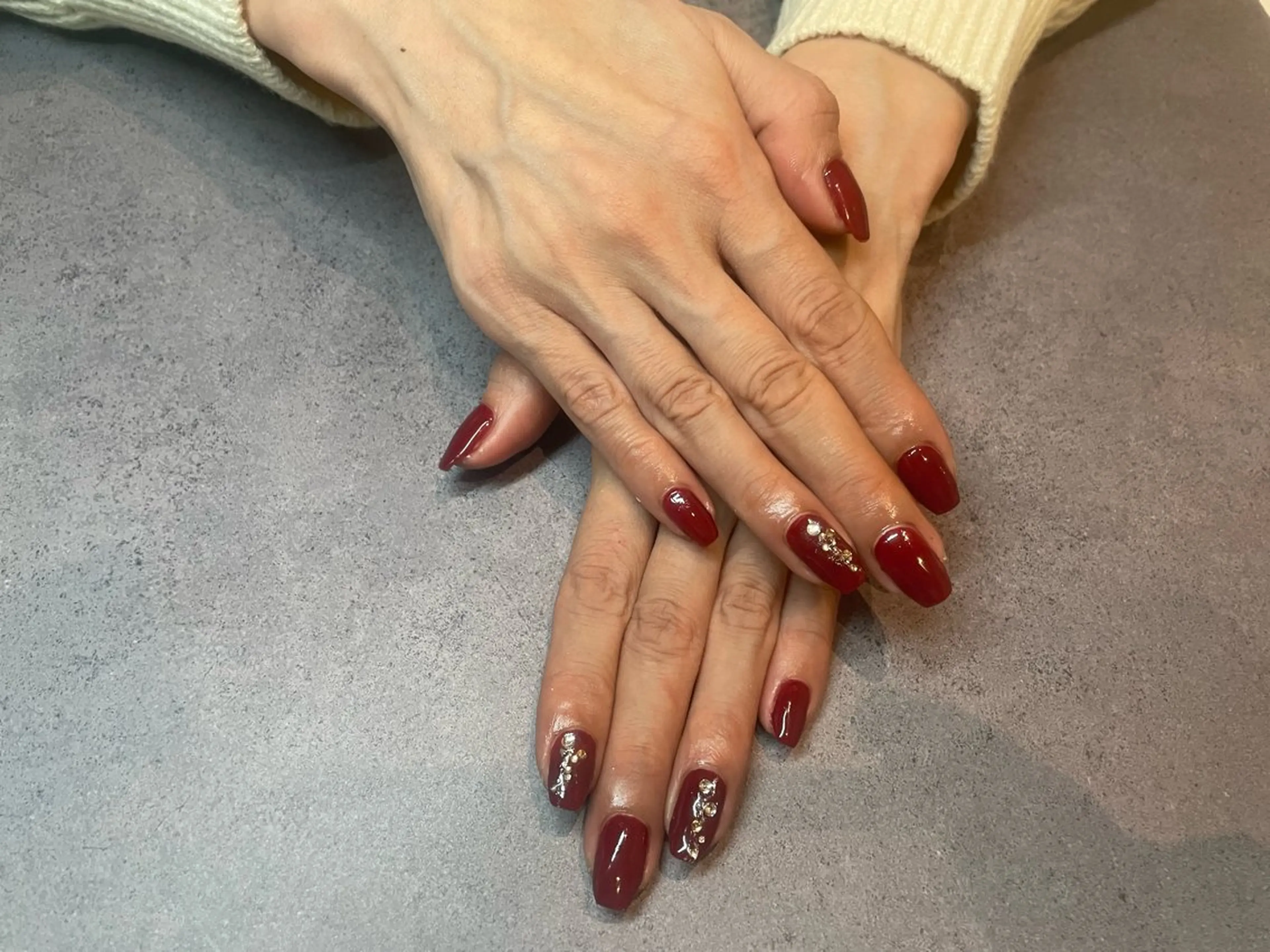 ネイル ボルドー ストーンネイル 吉川 由喜枝のネイルデザイン