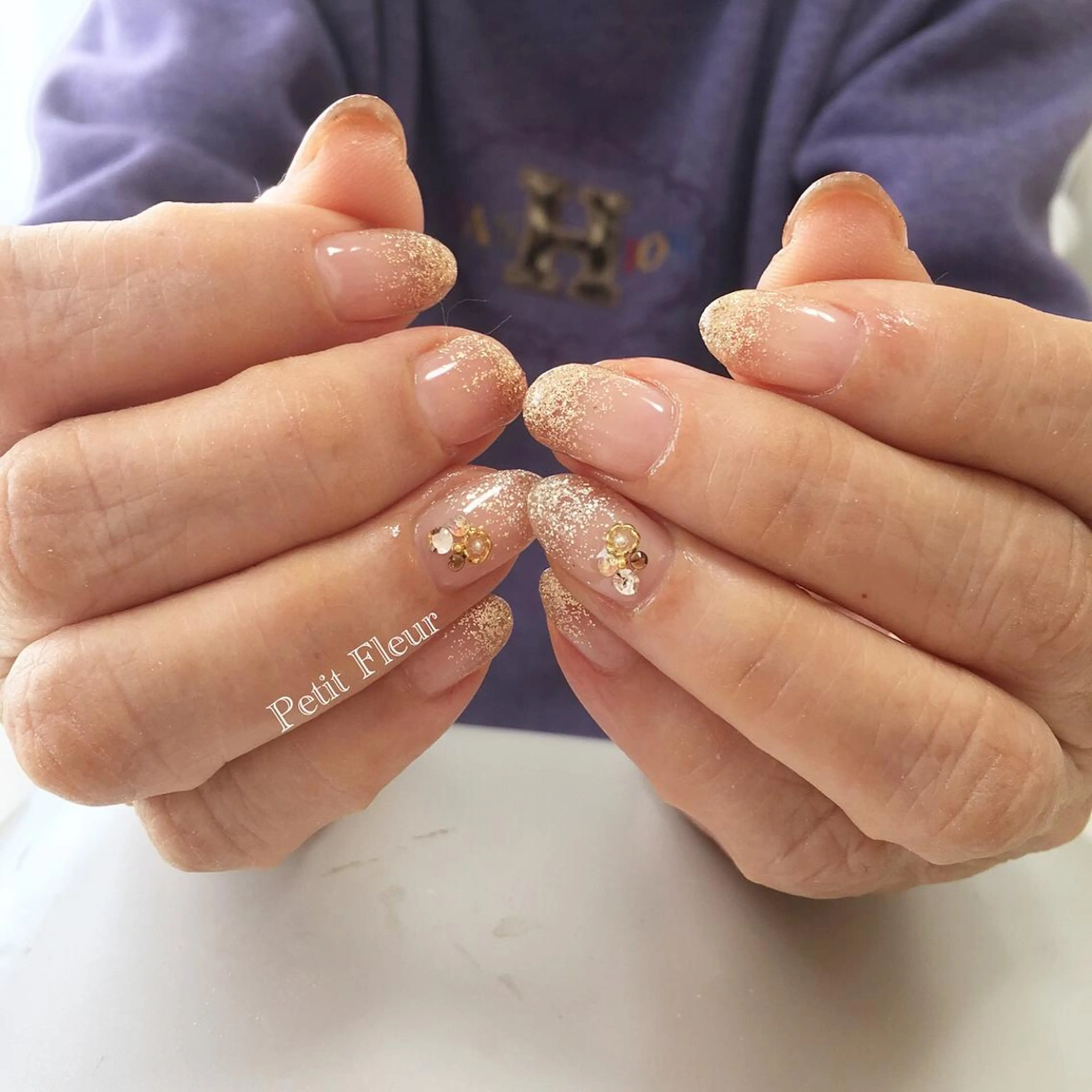 ネイル グラデーション ラメ(グリッター) ラメグラデーション Petit Fleur所属・青柳 亜梨奈のマツエク・マツパデザイン