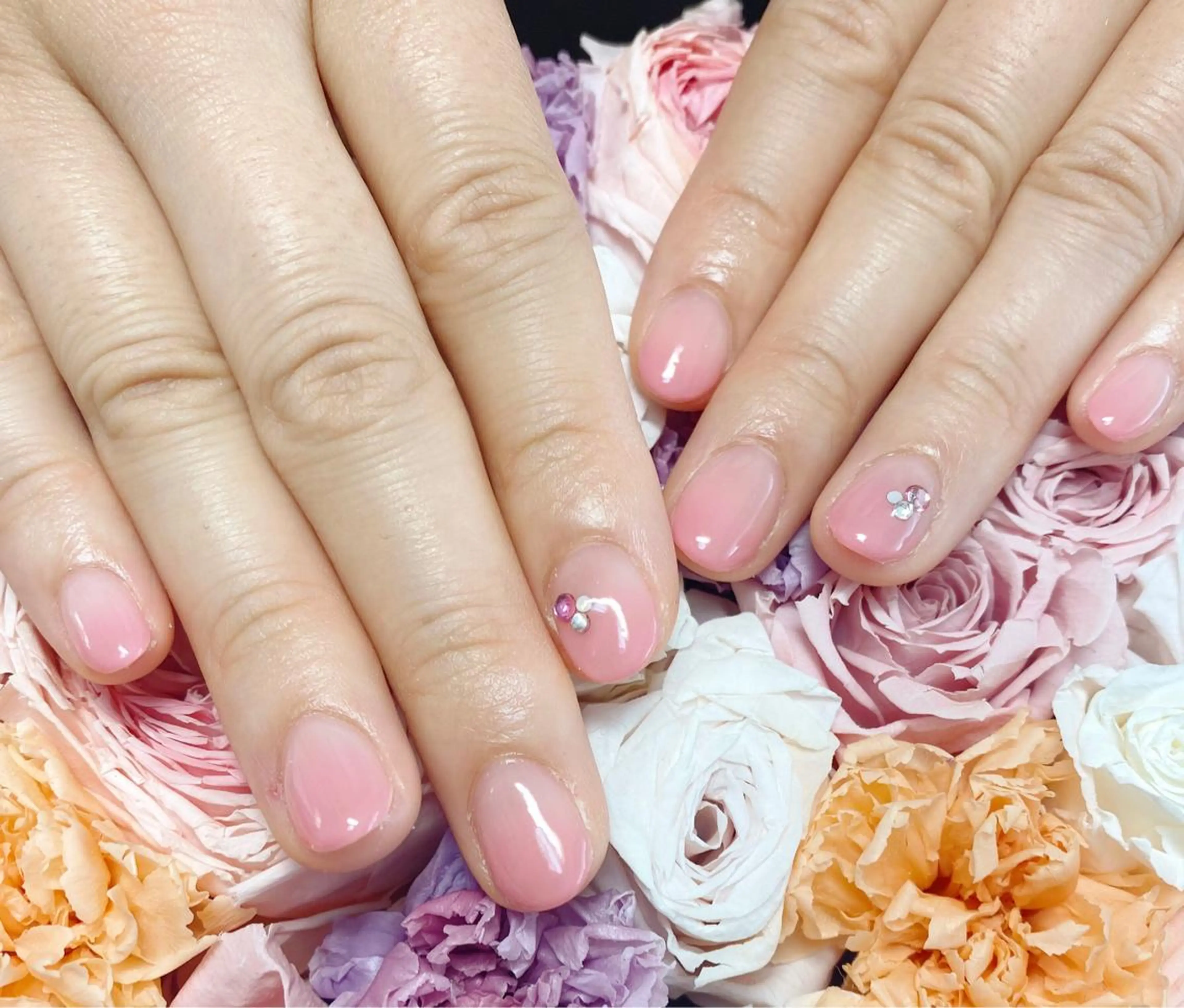 ネイル ジェルネイル グラデーション ストーンネイル プティリボン 武蔵小金井店のネイルデザイン