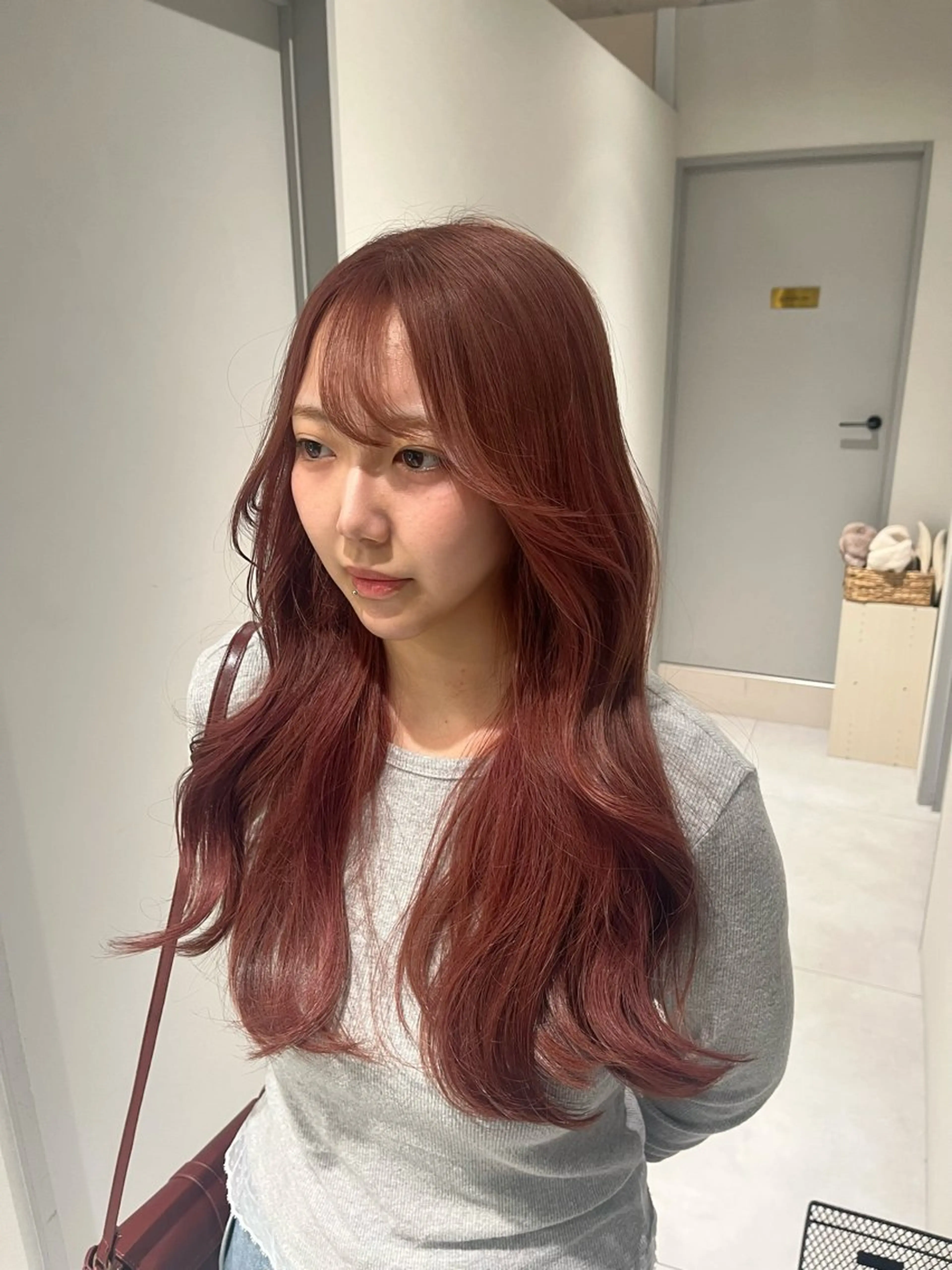 セミロング レイヤーカット ハイトーンカラー ムラカミカイセイのヘアスタイル