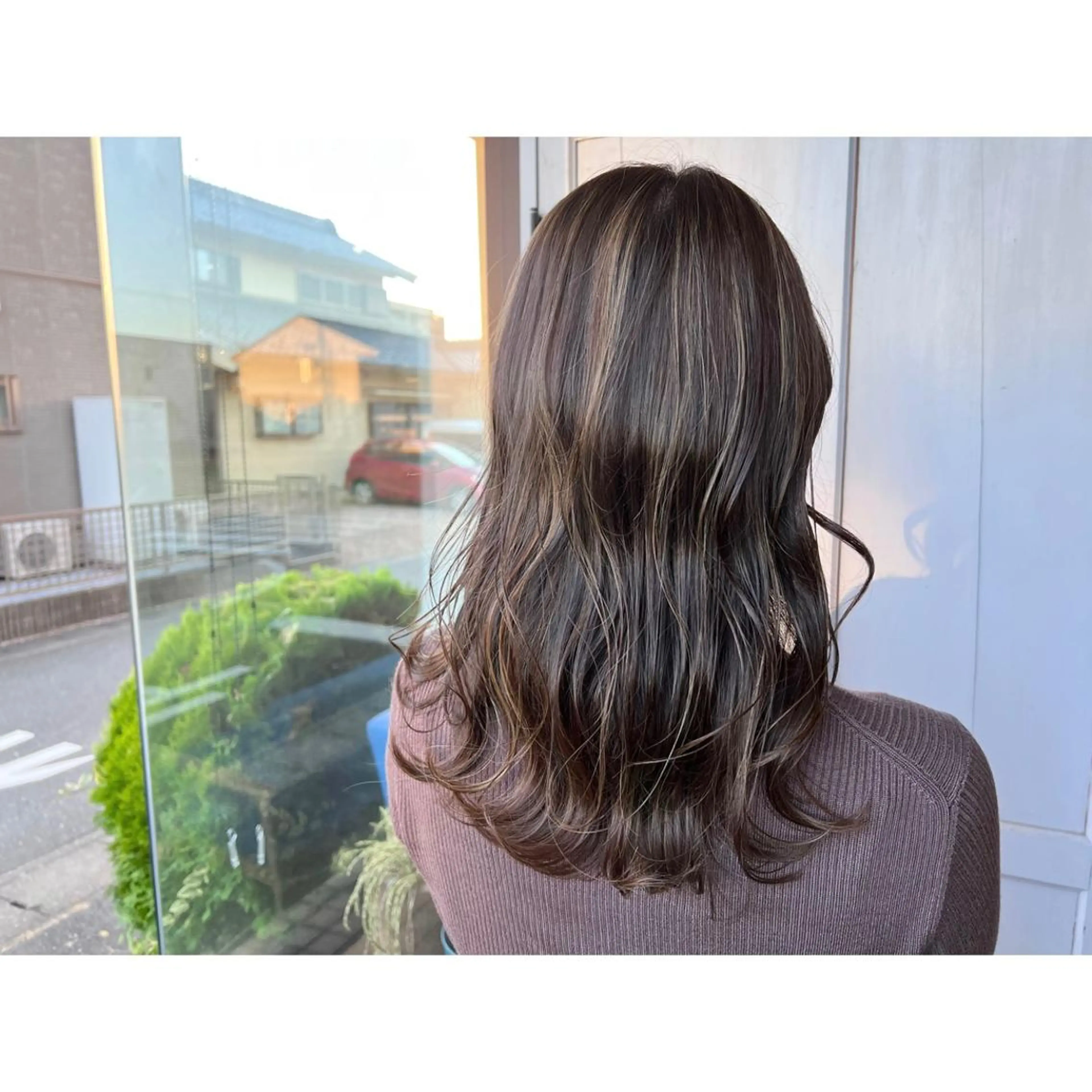 ロング カラー ハイライトカラー ハイライト ヘアカラー トリートメント ツキダテ ユイのヘアスタイル