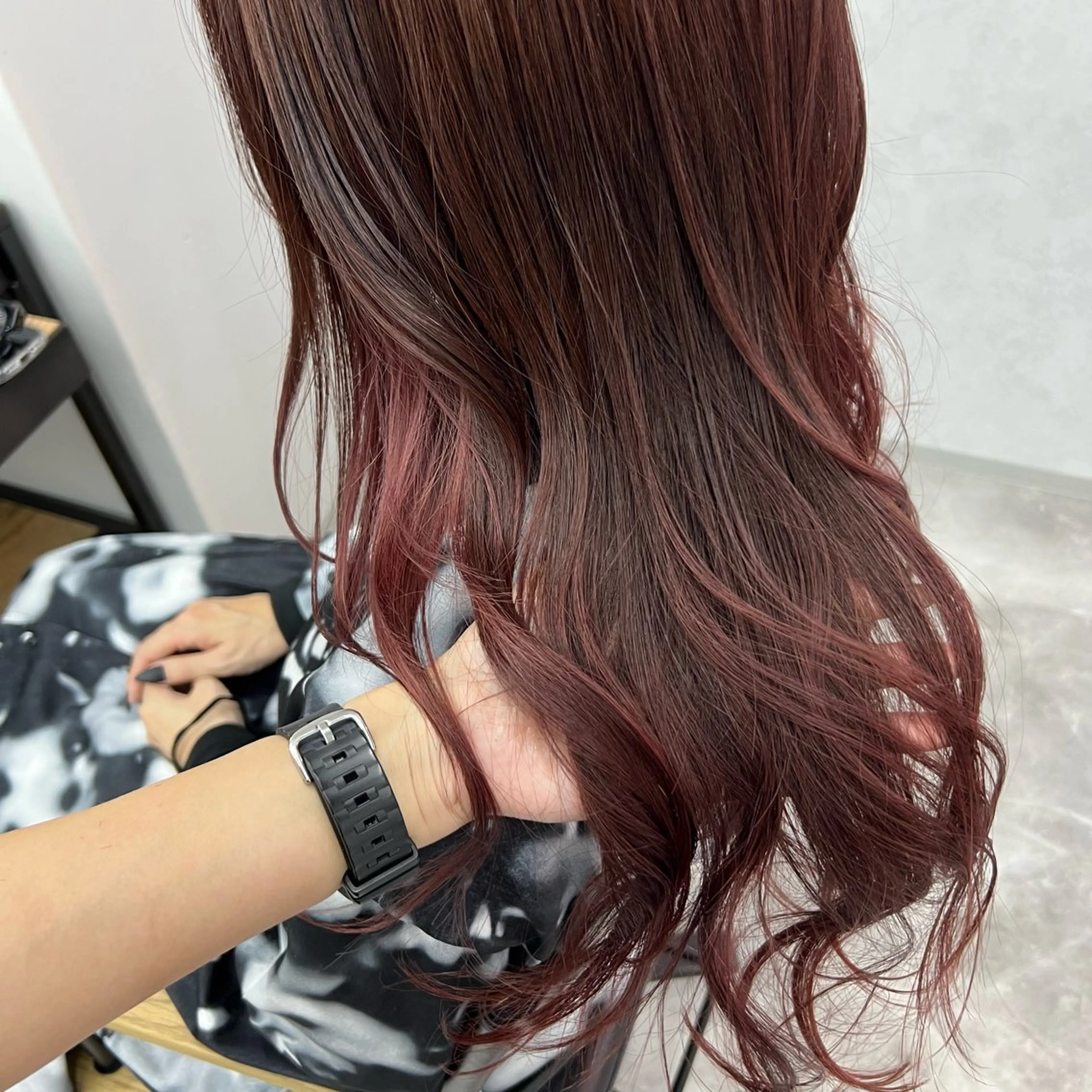 セミロング レッドブラウン カット ヘアカラー トリートメント 岸下 理緒のヘアスタイル