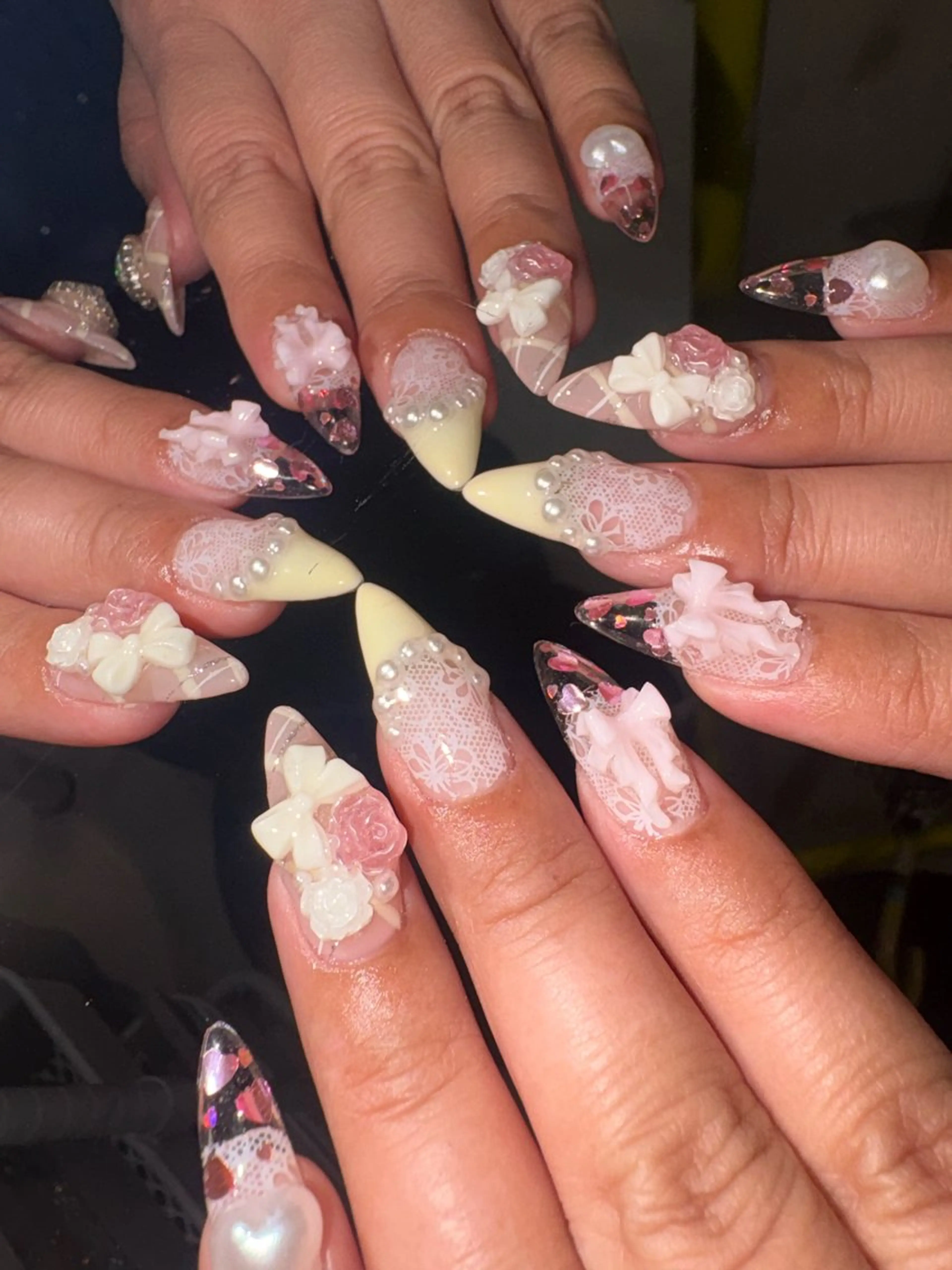 ネイル ガーリー レース ハンドネイル 33nail✴️栄 スミレ❇️Gel-xのネイルデザイン