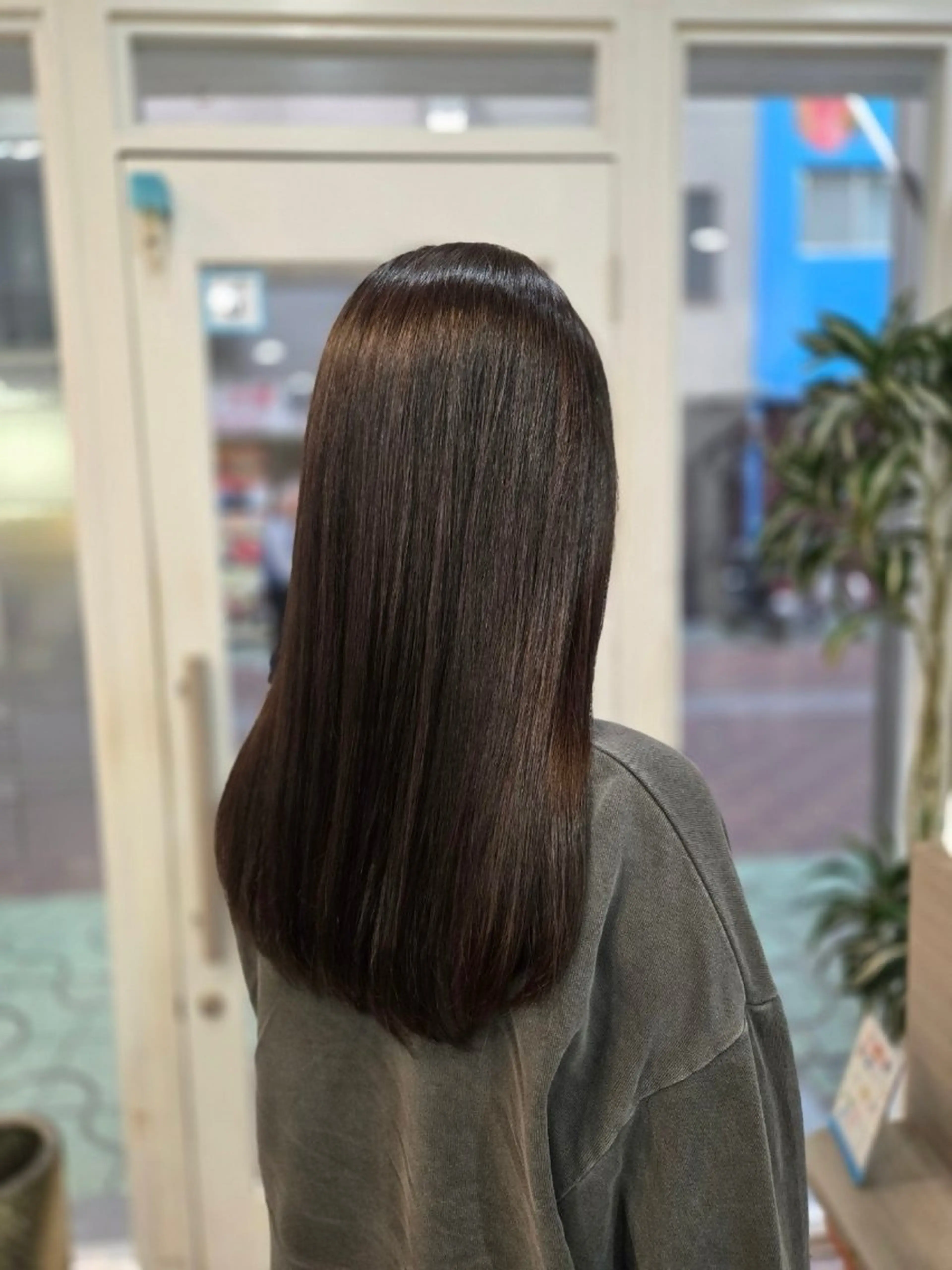 ロング カット 縮毛矯正 艶髪🥣透明感カラー 🫧前田奈津実のヘアスタイル