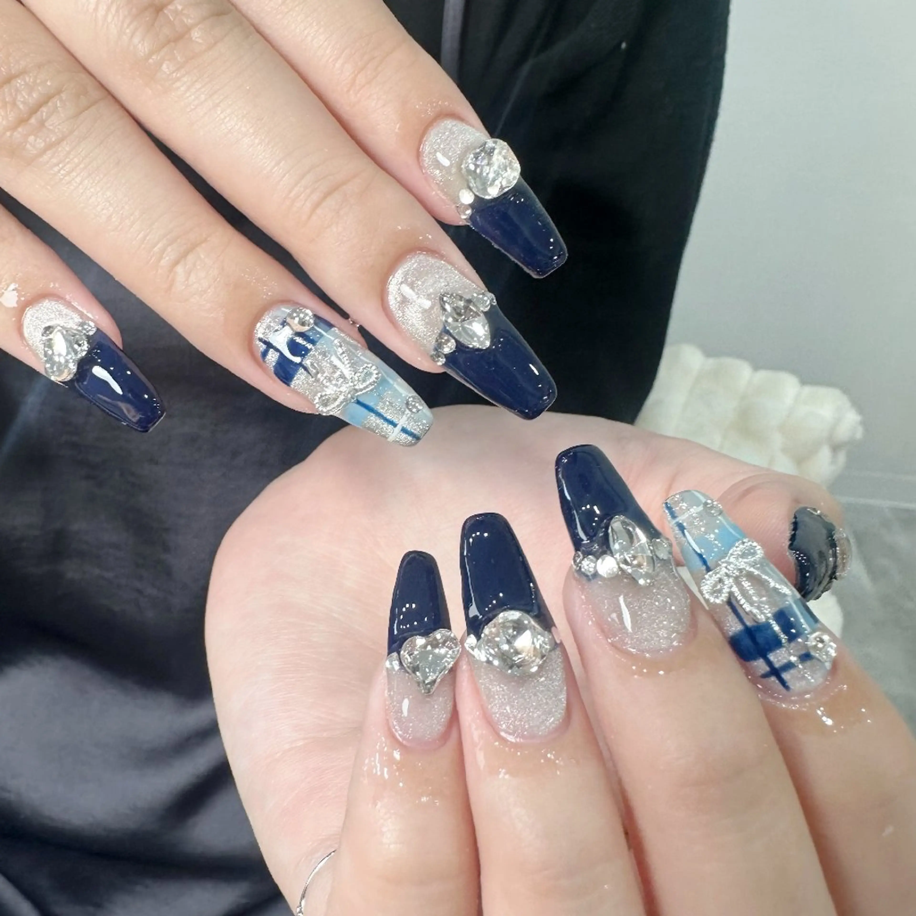 ネイル チークネイル フレンチネイル ジェルネイル ガーリー キラキラネイル ハンドネイル UM Nail Salonのネイルデザイン