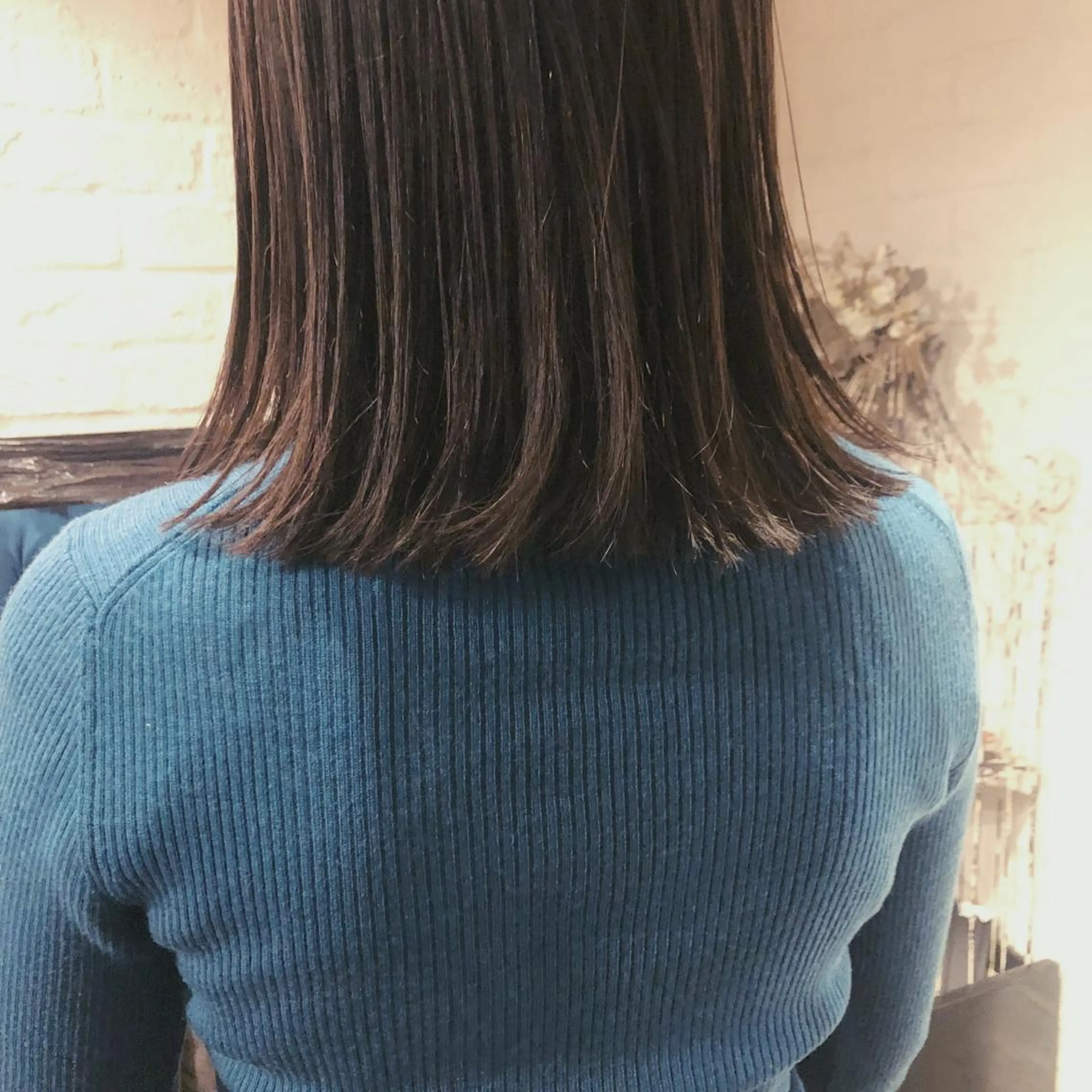 ミディアム カット 吉川 愛美李のヘアスタイル