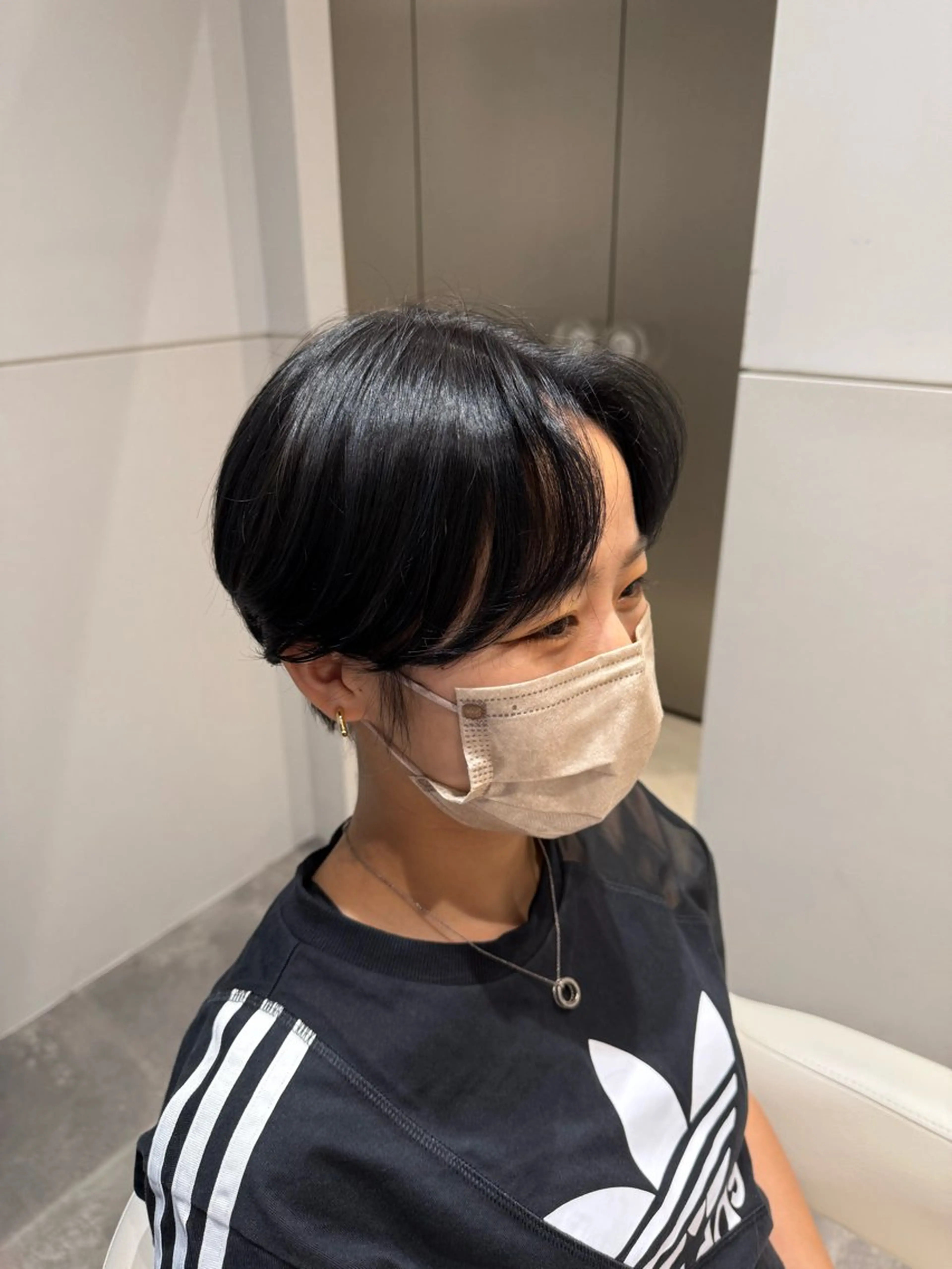 ショート カラー ハンサムショート ネイビーカラー ショートヘア カット ヘアカラー トリートメント オタク特化美容師💟 チバコナツのヘアスタイル